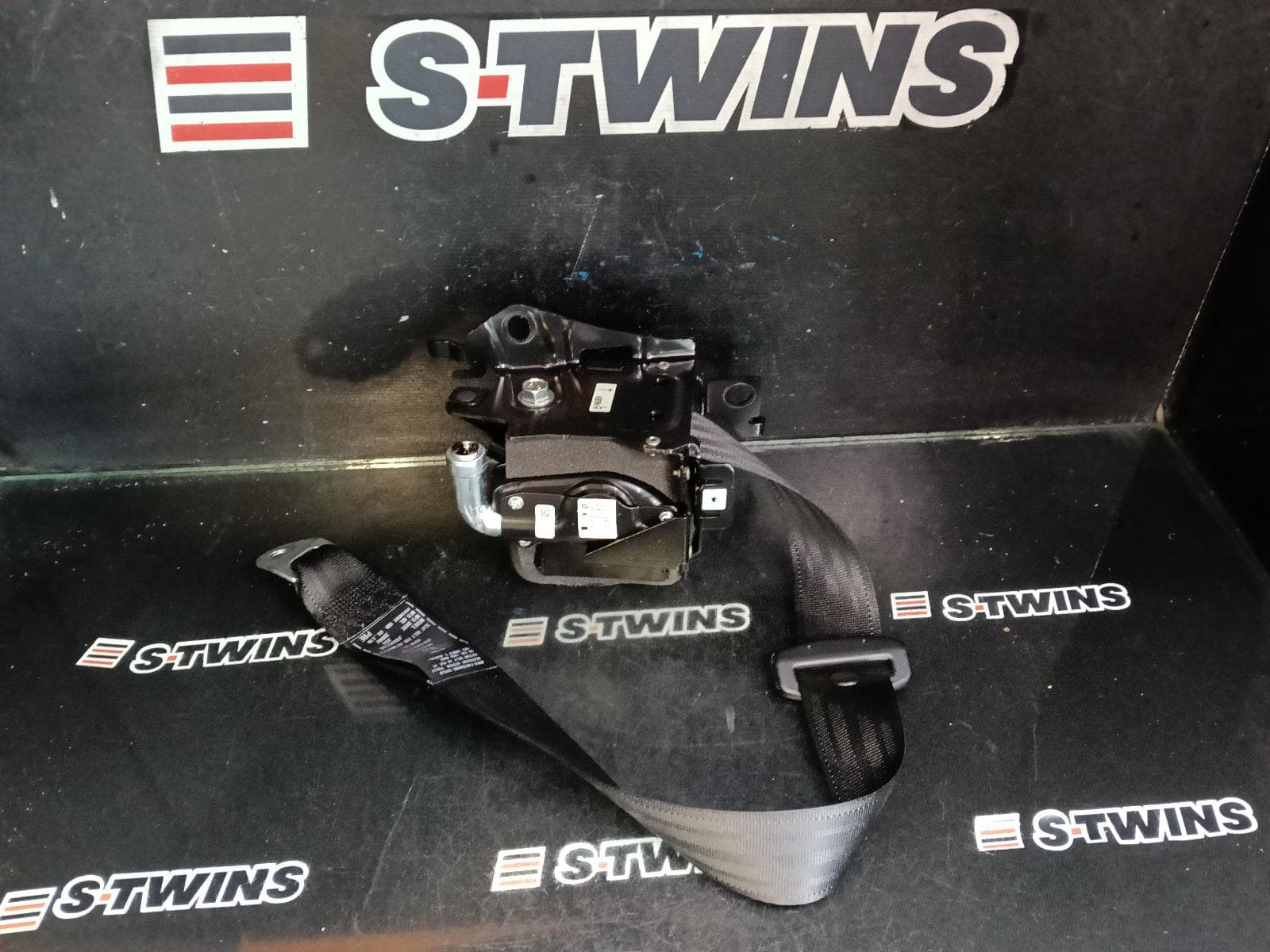 Used auto part listing image: 2020 MAZDA CX5 SEAT BELT STALK LH REAR, SEAT BELT ONLY, KF, 02/17-03/26 0000422106