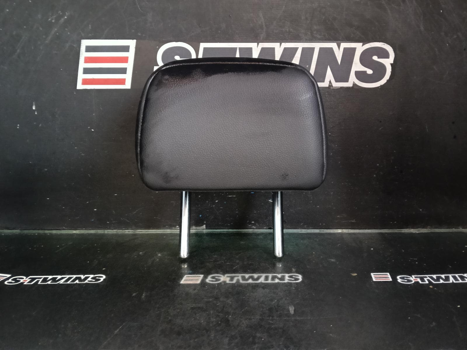 Used auto part listing image: 2020 MAZDA CX5 HEADREST KF, RH REAR, LEATHER, 02/17-03/26 0000422109