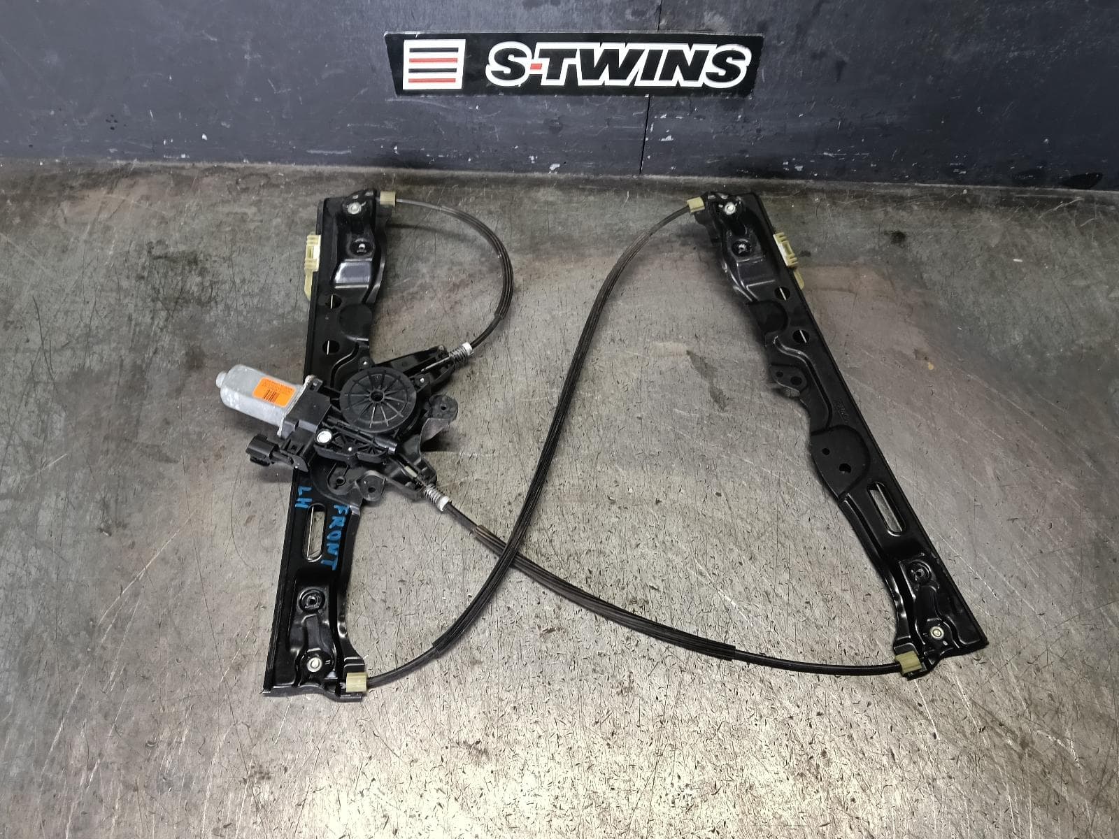 Used auto part listing image: 2016 FORD RANGER LEFT FRONT WINDOW REG MOTOR PX SERIES 2-3, 6 PIN TYPE, 06/15-04/22 0000422035