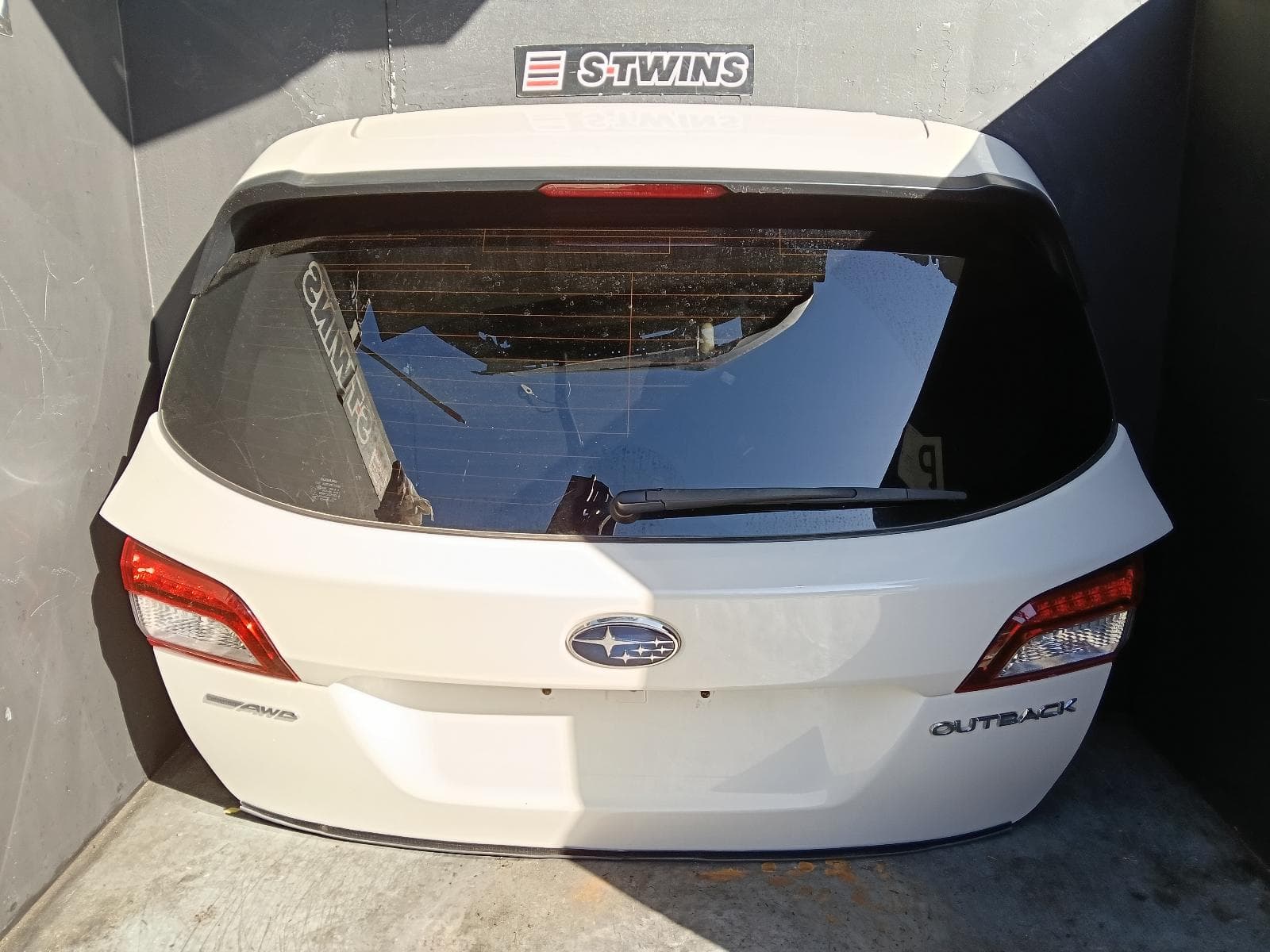 Used auto part listing image: 2017 SUBARU OUTBACK BOOTLID TAILGATE TAILGATE, 6TH GEN, W/ POWER LIFTGATE TYPE, 08/14-12/20 0000421927