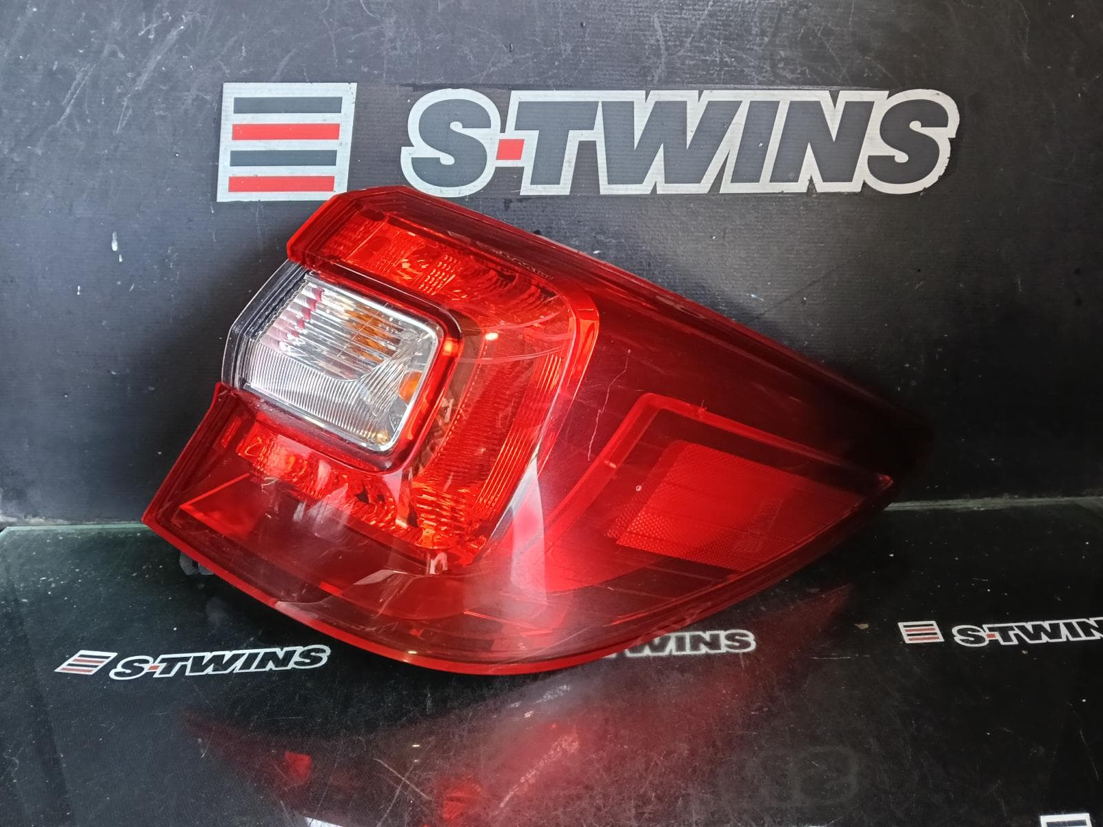 Used auto part listing image: 2017 SUBARU OUTBACK RIGHT TAILLIGHT 6TH GEN, IN BODY, 08/14-12/20 0000421940