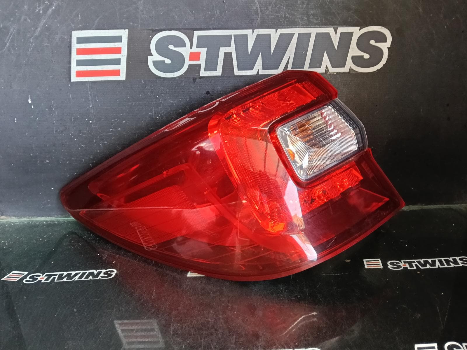 Used auto part listing image: 2017 SUBARU OUTBACK LEFT TAILLIGHT 6TH GEN, IN BODY, 08/14-12/20 0000421941