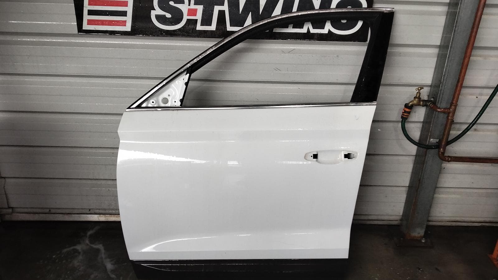 Used auto part listing image: 2017 SKODA KODIAQ LEFT FRONT DOOR NS, 02/17-07/24 0000421000