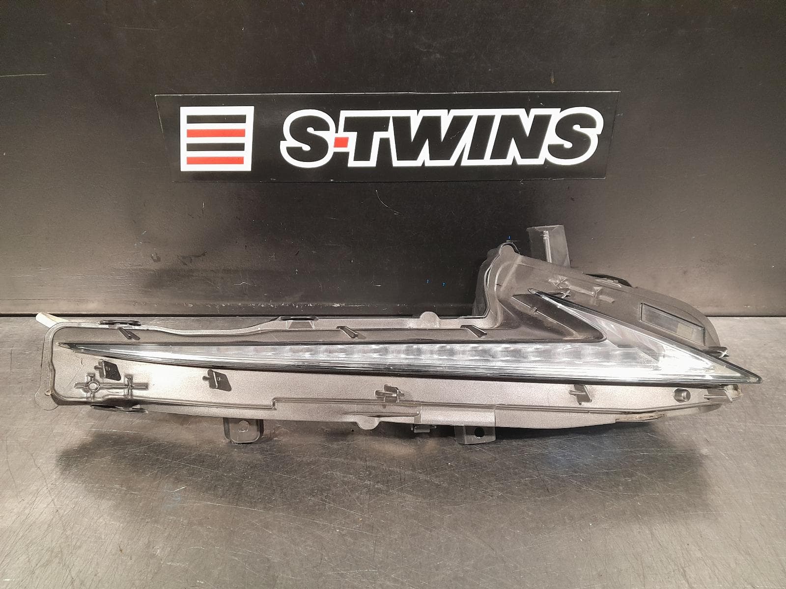 Used auto part listing image: 2017 LEXUS IS SERIES RIGHT INDICATOR FOG SIDE DAYTIME RUNNING LAMP, XE30, 10/16-08/20 0000264834