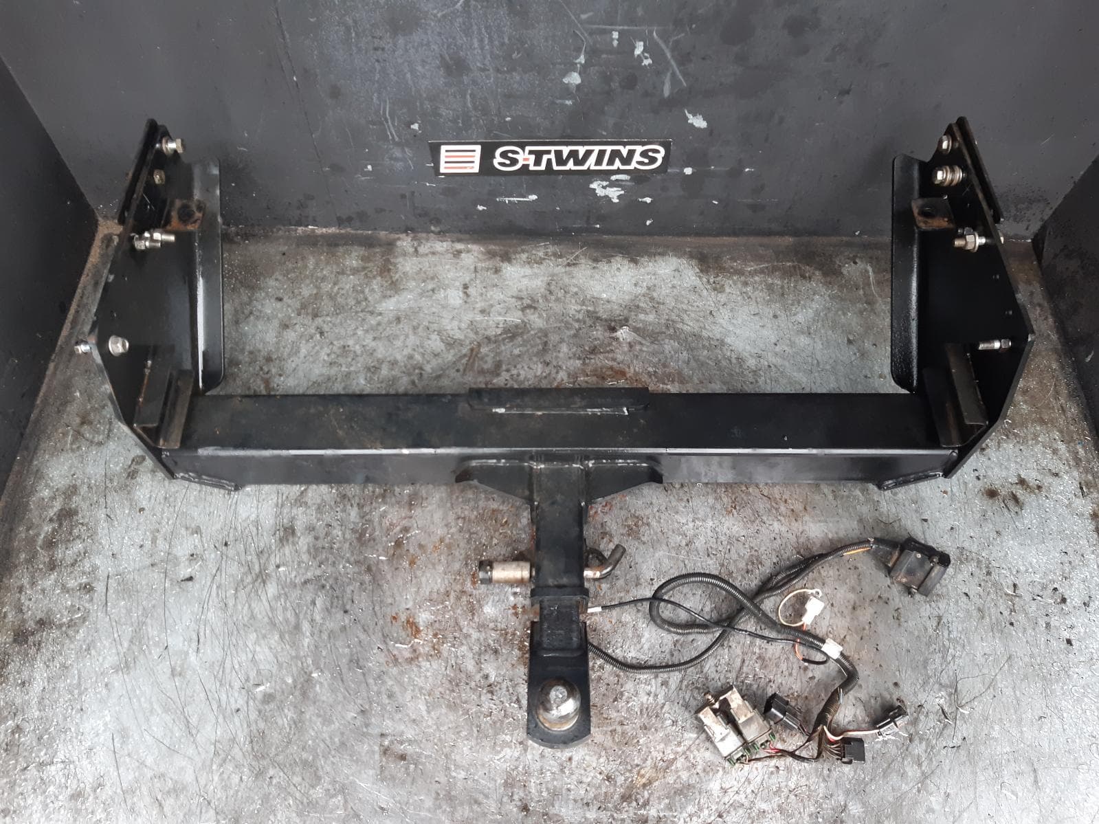 Used auto part listing image: 2012 MITSUBISHI TRITON TOWBAR MN, 4WD, DUAL CAB, W/ REAR STEP TYPE, GENUINE, 08/09-04/15 0000349322