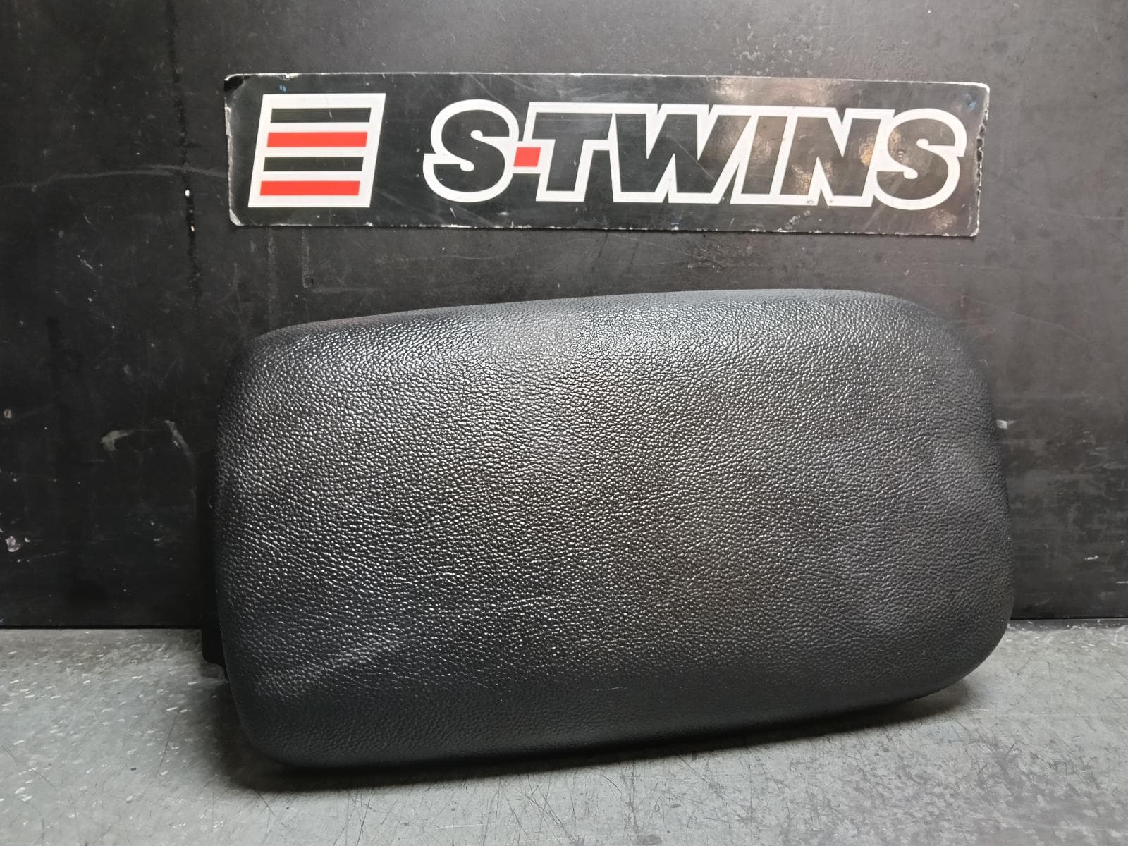 Used auto part listing image: 2021 KIA CERATO CONSOLE CONSOLE LID ONLY, BD, 04/18-09/24 0000421608