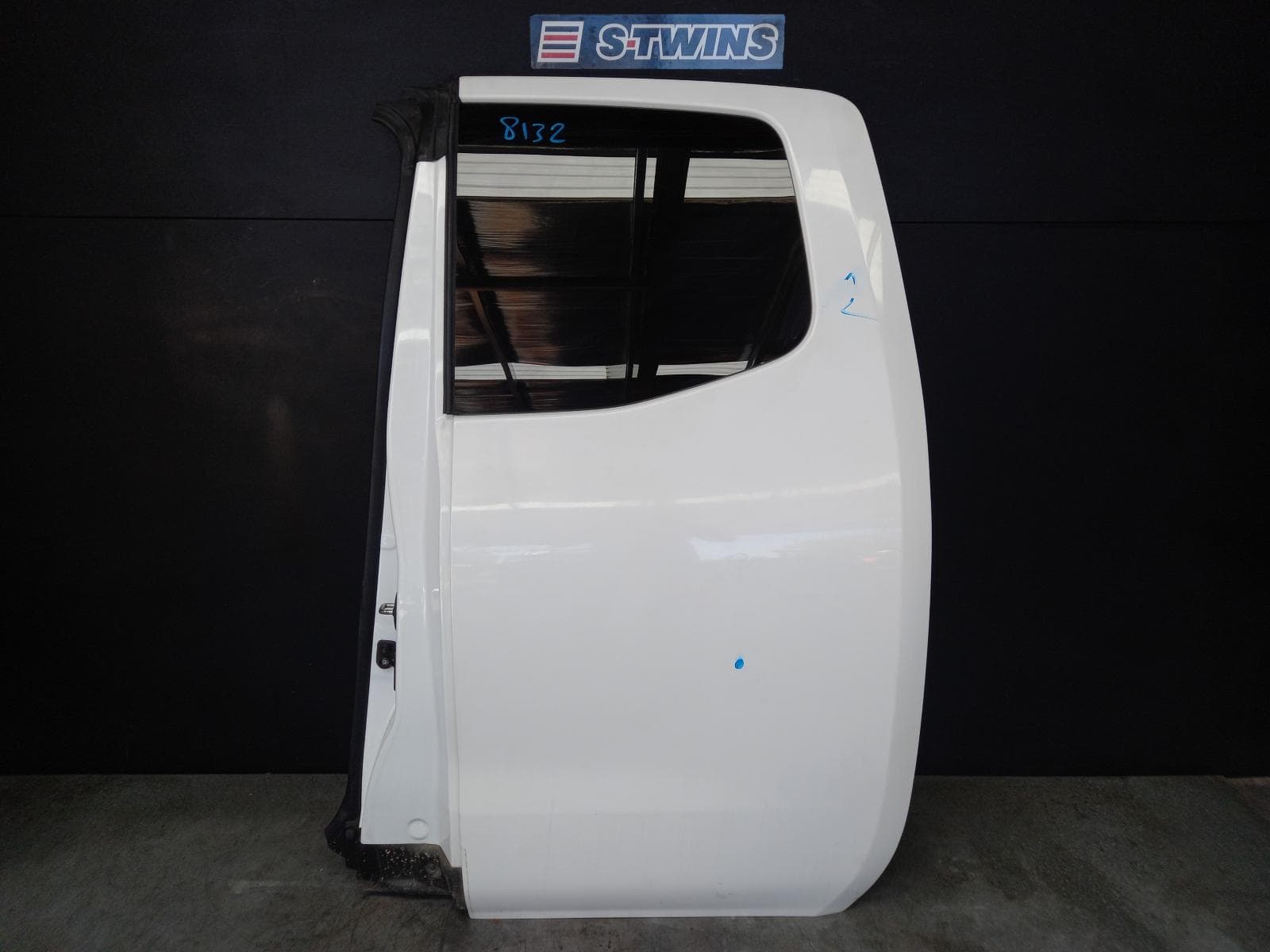 Used auto part listing image: 2020 NISSAN NAVARA LEFT REAR DOOR SLIDING NP300, KING CAB, 04/15- 0000316446