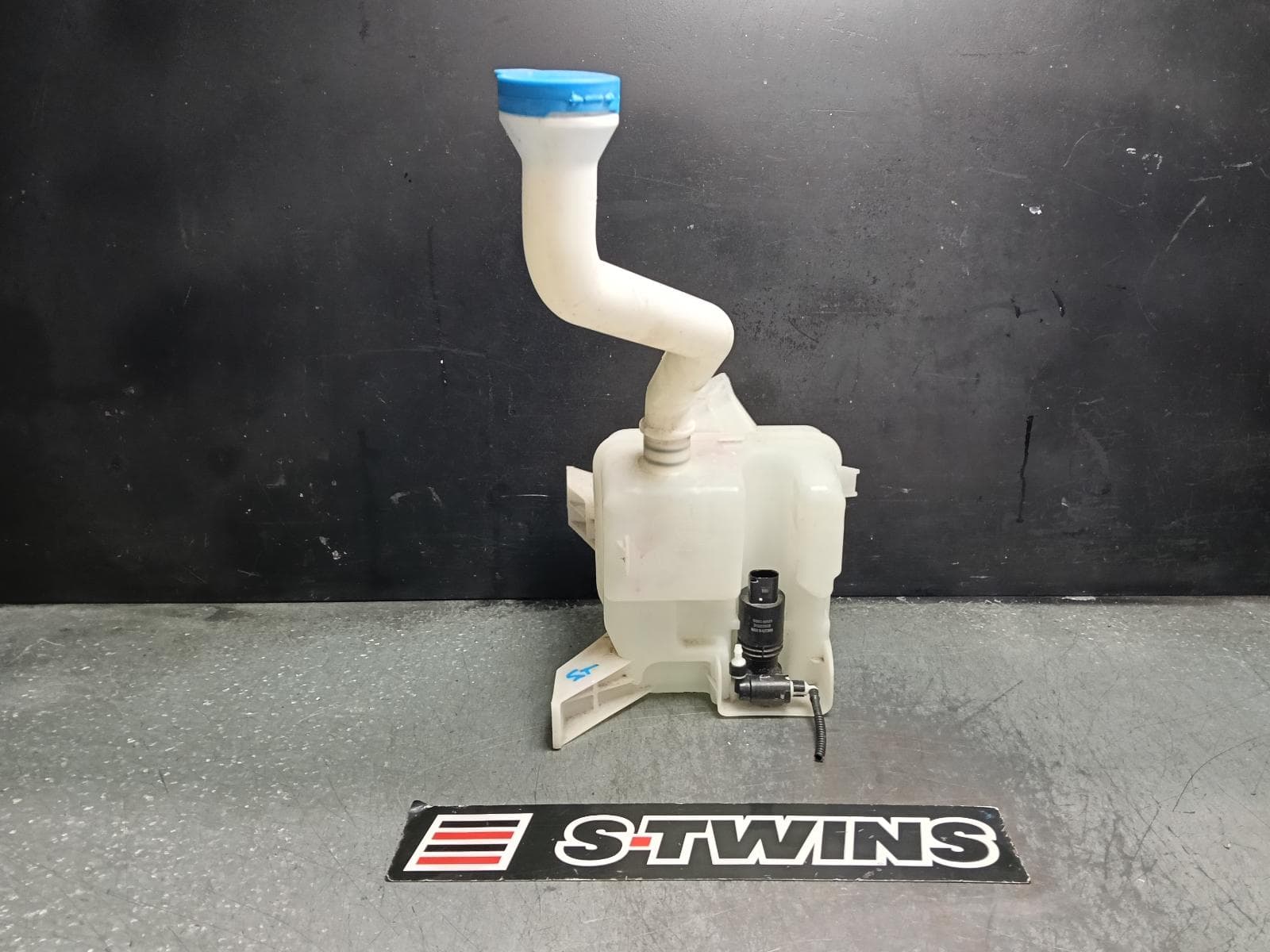 Used auto part listing image: 2023 MG HS WASHER BOTTLE SAS23, 09/19-12/24 0000422316