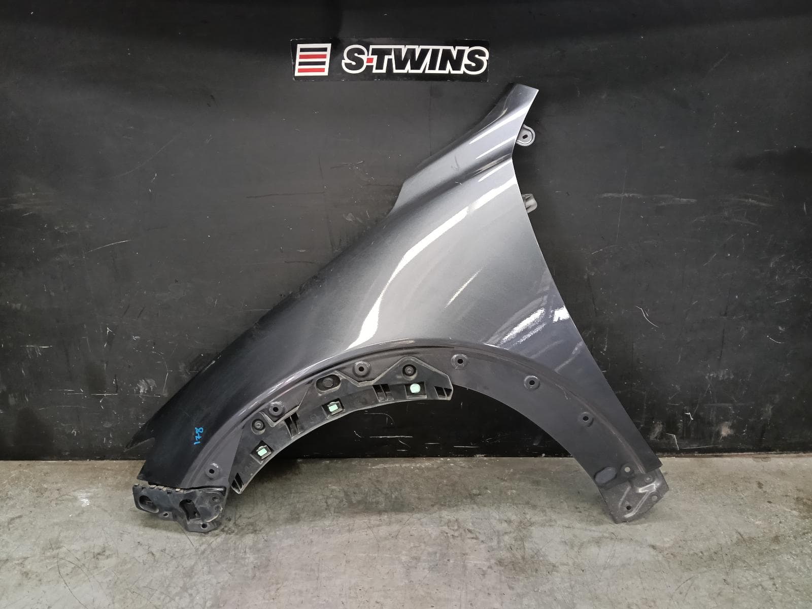 Used auto part listing image: 2016 MAZDA CX3 LEFT GUARD DK, 03/15- 0000422234