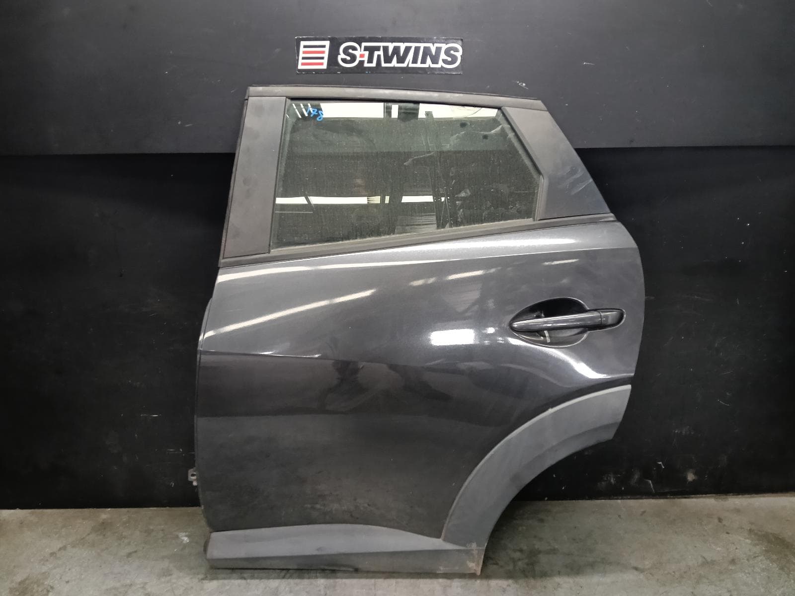 Used auto part listing image: 2016 MAZDA CX3 LEFT REAR DOOR SLIDING DK, 03/15- 0000422159