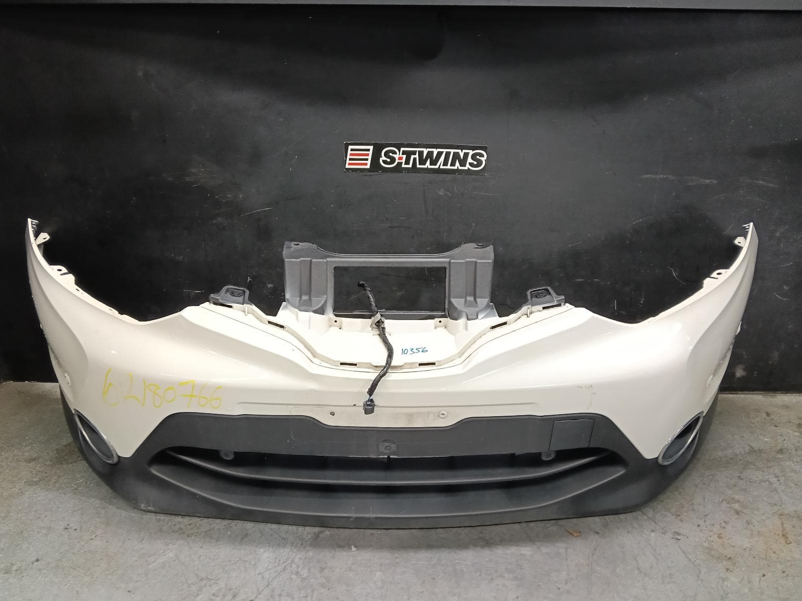Used auto part listing image: 2017 NISSAN QASHQAI FRONT BUMPER J11, Ti/TL, W/ PARK SENSOR TYPE, 12/13-06/17 0000422157