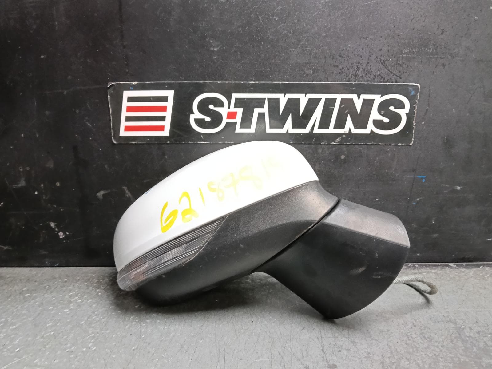 Used auto part listing image: 2022 FORD PUMA RIGHT DOOR MIRROR JK, W/ POWER FOLD, HEATED, BLIND SPOT TYPE, COLOUR CODED, 03/20-09/23 0000422209