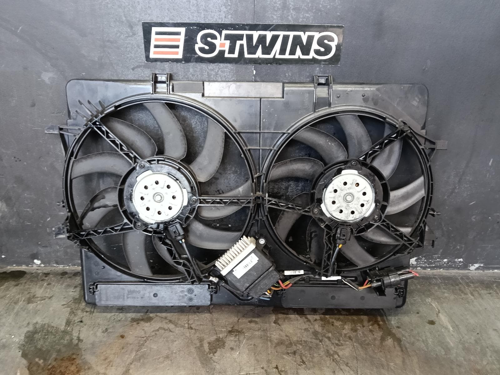 Used auto part listing image: 2014 AUDI A4 FAN DUAL FAN ASSY, 2.0, PETROL, 400W/200W, B8 8K, 02/08-01/16 0000392879