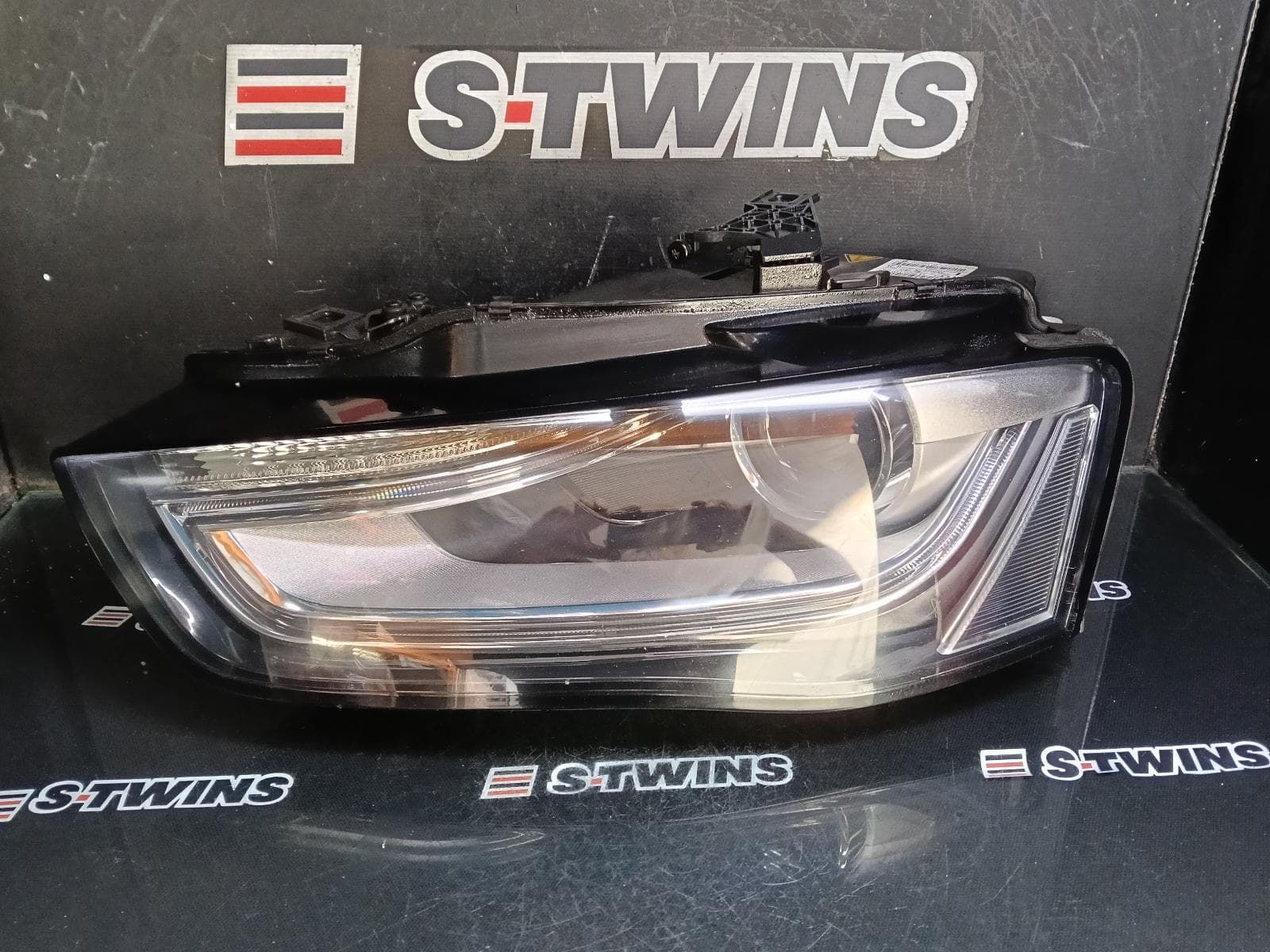 Used auto part listing image: 2014 AUDI A4 LEFT HEADLAMP B8 8K, XENON-ADAPTIVE TYPE, 07/12-01/16 0000392885