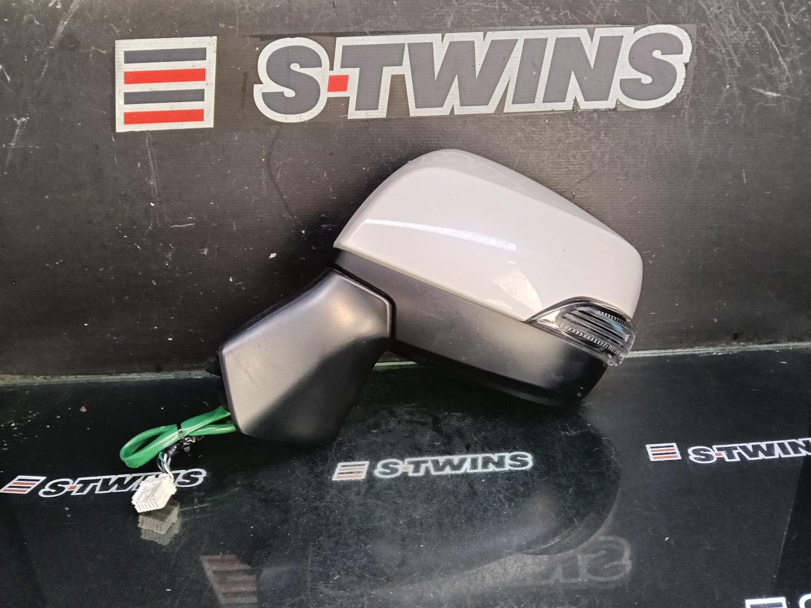 Used auto part listing image: 2014 SUBARU FORESTER LEFT DOOR MIRROR SJ, W/ FLASHER, NON HEATED, NON BLINDSPOT, (5 WIRE), 09/12-08/18 0000393043