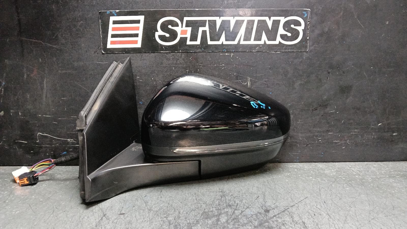 Used auto part listing image: 2018 PEUGEOT 5008 LEFT DOOR MIRROR P87, POWER FOLD, HEATABLE, W/ MEMORY, W/ BLIND SPOT, COLOUR CODED TYPE, 01/18-02/20 0000402706