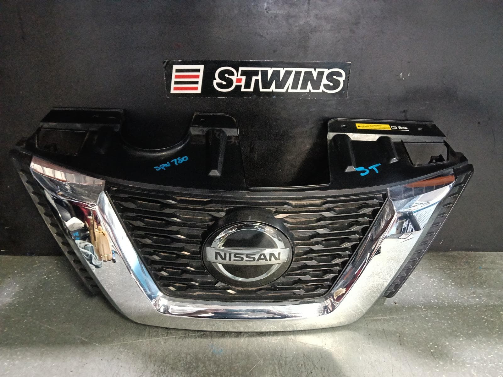 Used auto part listing image: 2021 NISSAN XTRAIL GRILLE RADIATOR GRILLE, T32, ST-L/Ti/TL, 03/20-07/22 0000398271