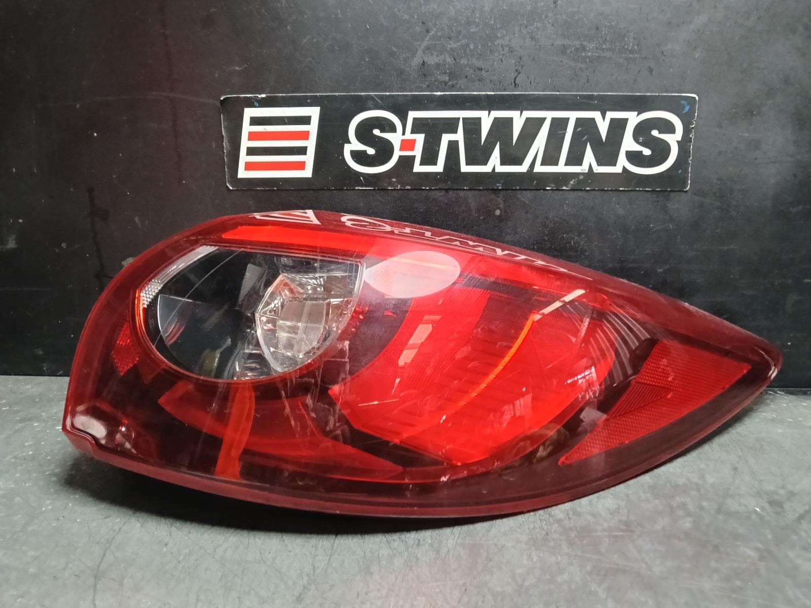 Used auto part listing image: 2016 MAZDA CX5 RIGHT TAILLIGHT KE, IN BODY, W/ LED TYPE, 12/14-12/16 0000410940