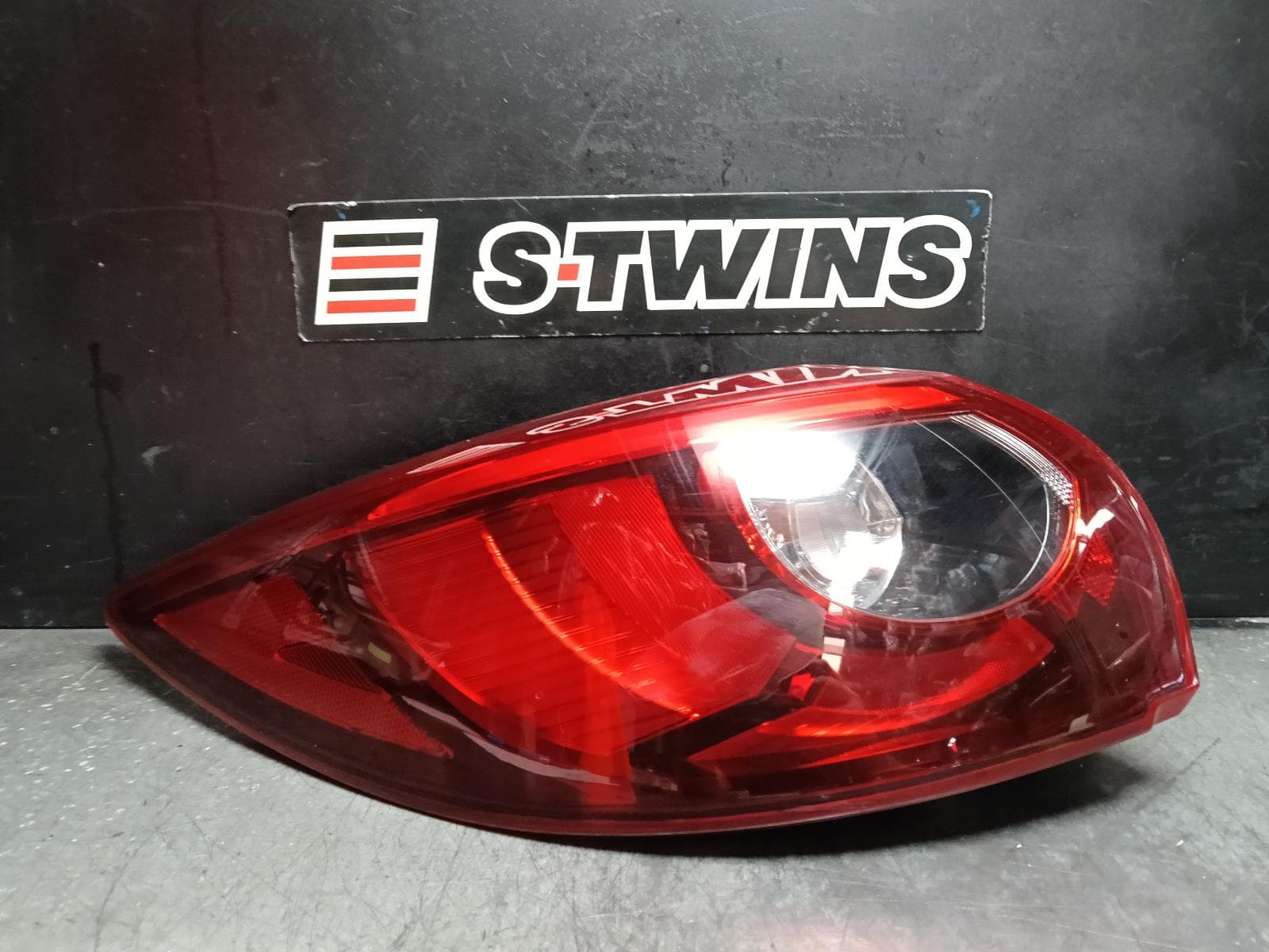 Used auto part listing image: 2016 MAZDA CX5 LEFT TAILLIGHT KE, IN BODY, W/ LED TYPE, 12/14-12/16 0000410941
