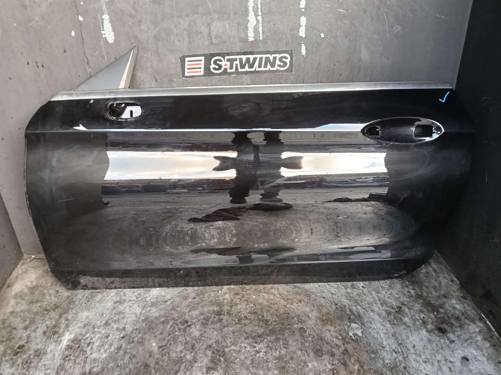 Used auto part listing image: 2017 MERCEDES C CLASS LEFT FRONT DOOR C205/A205, COUPE/CABRIO, 01/16-07/23 0000401204
