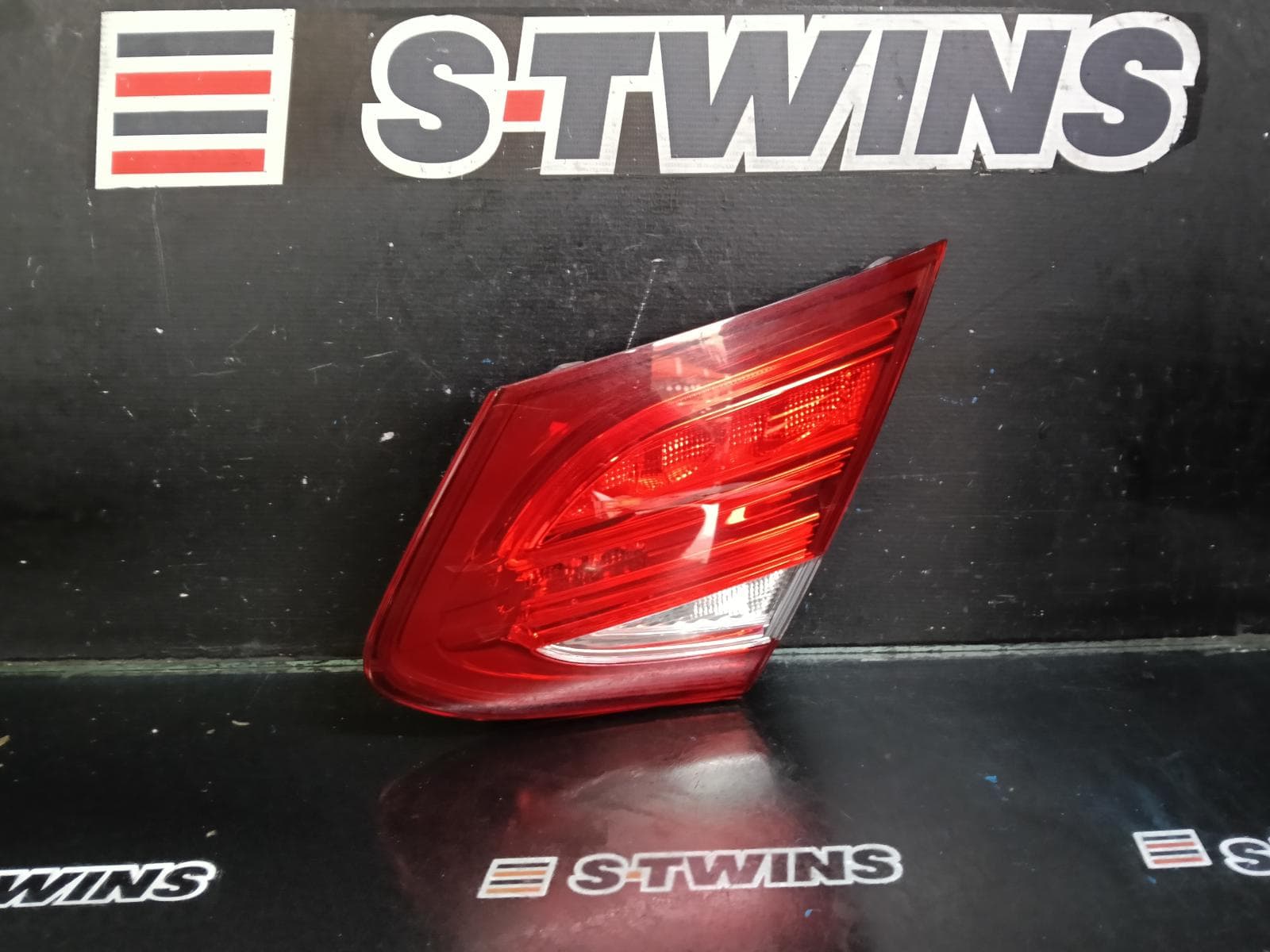 Used auto part listing image: 2017 MERCEDES C CLASS REAR GARNISH BOOTLID LAMP (RH SIDE), C205, COUPE, LED TYPE, 07/16-07/23 0000401641