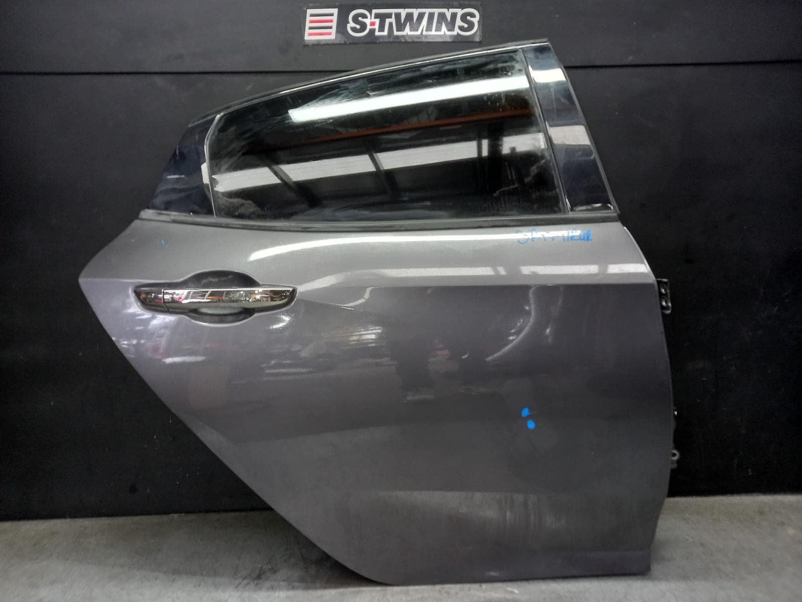 Used auto part listing image: 2018 HONDA CIVIC RIGHT REAR DOOR SLIDING 10TH GEN, HATCH, VTi/VTi-S/VTi-L/RS/VTi-LX, 02/17-08/21 0000401790