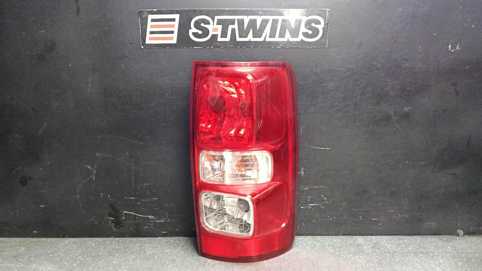 Used auto part listing image: 2015 HOLDEN COLORADO RIGHT TAILLIGHT RG, UTE BACK, STANDARD TYPE, 01/12-12/20 0000399868