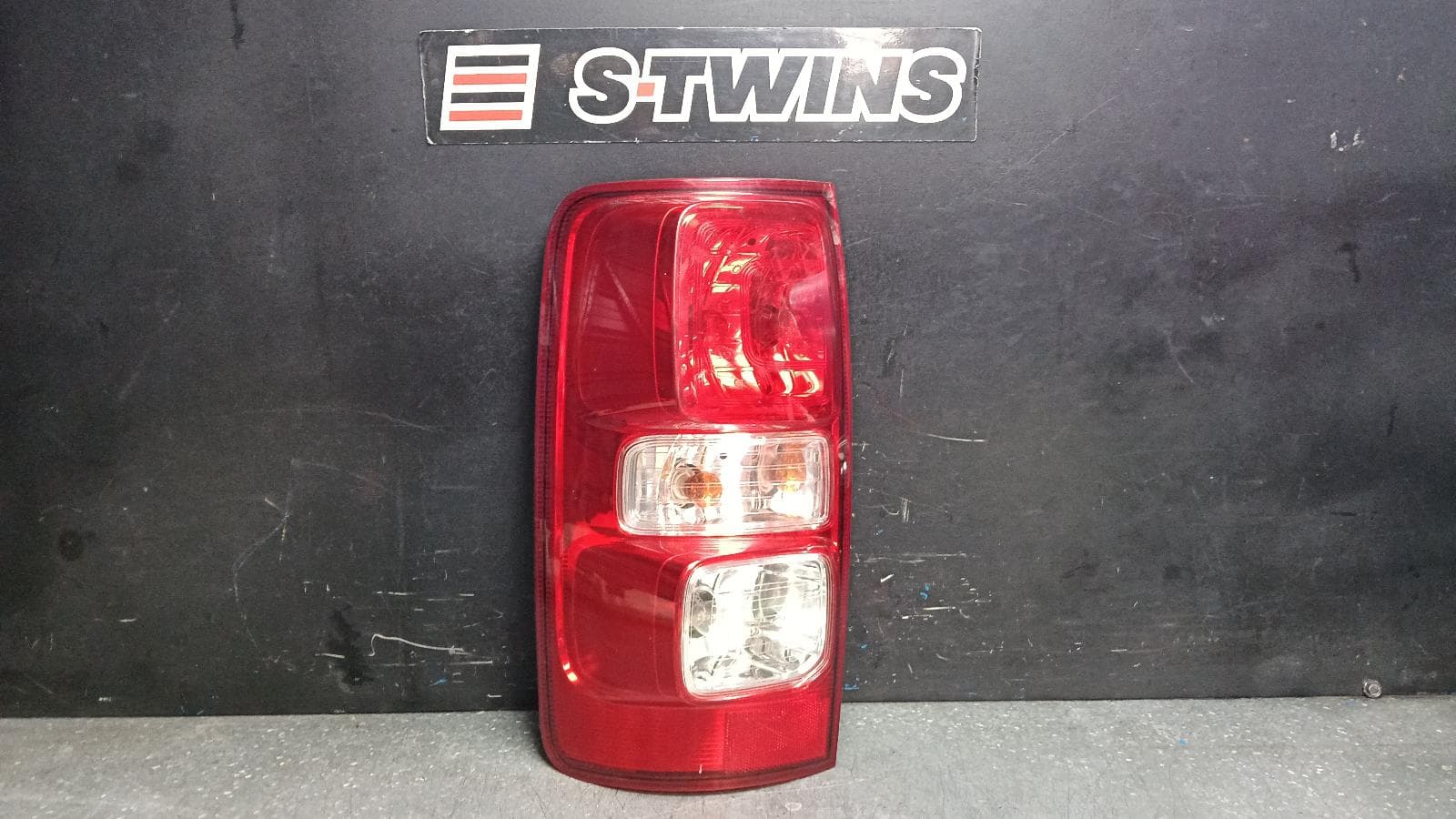 Used auto part listing image: 2015 HOLDEN COLORADO LEFT TAILLIGHT RG, UTE BACK, STANDARD TYPE, 01/12-12/20 0000399869