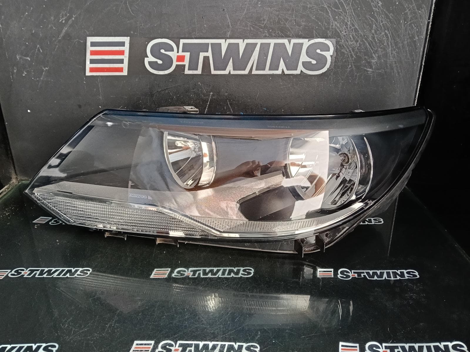 Used auto part listing image: 2014 VOLKSWAGEN TIGUAN LEFT HEADLAMP 5N, HALOGEN TYPE, 07/11-08/16 0000395487