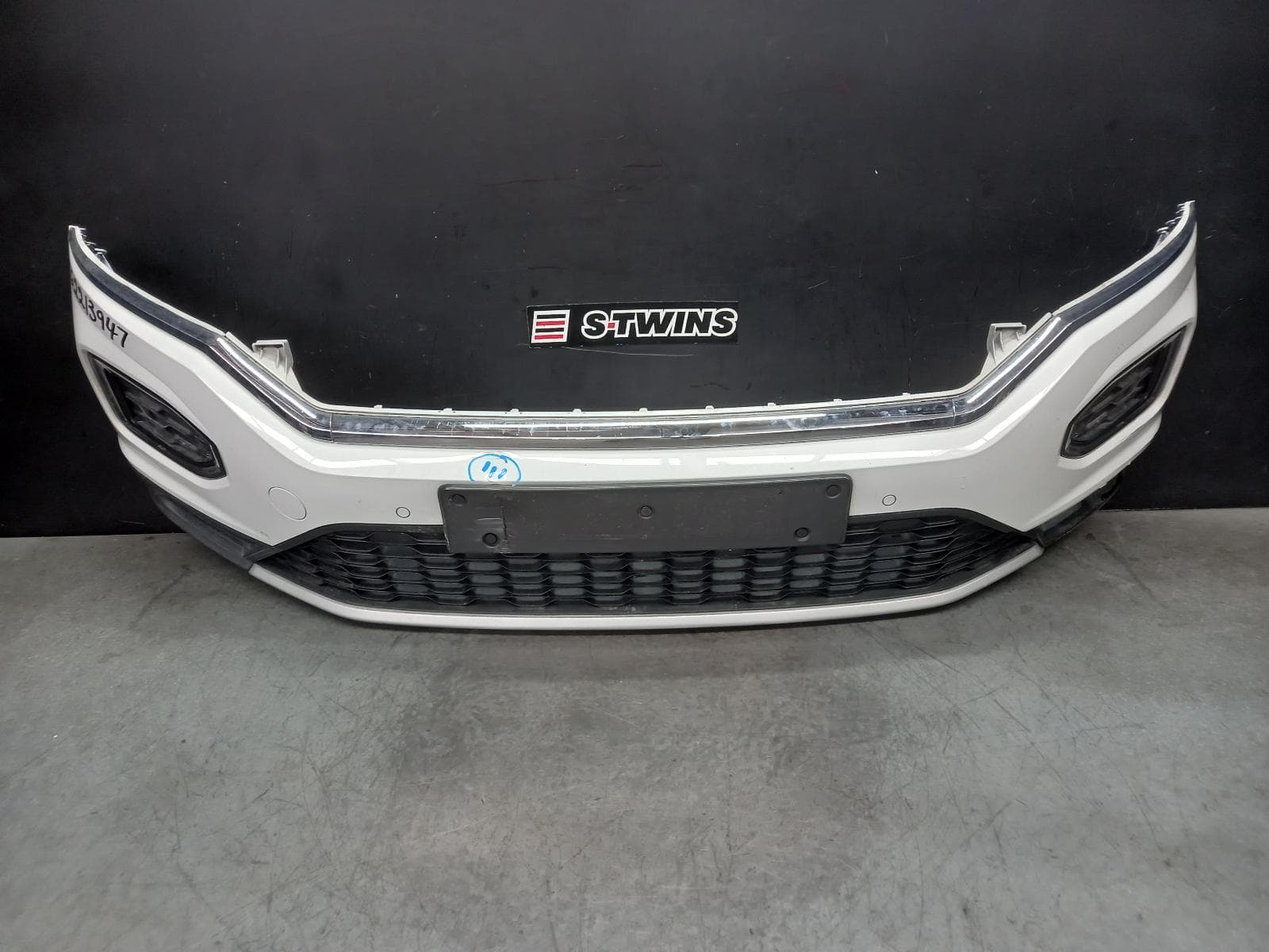 Used auto part listing image: 2021 VOLKSWAGEN T-ROC REAR BUMPER BUMPER BAR (2 PIECE), A1, STYLE, 03/20-07/22 0000402542