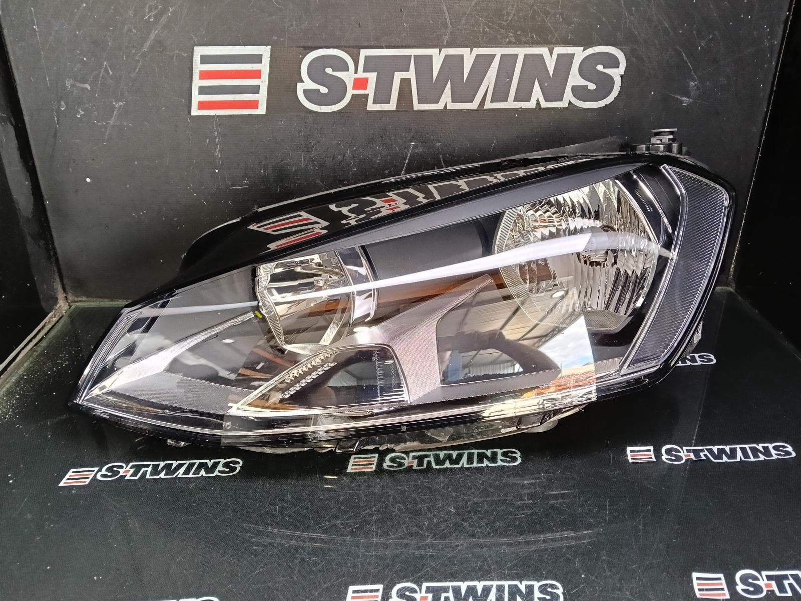 Used auto part listing image: 2017 VOLKSWAGEN GOLF LEFT HEADLAMP GEN 7, W/ HALOGEN TYPE, 11/12-03/17 0000393917