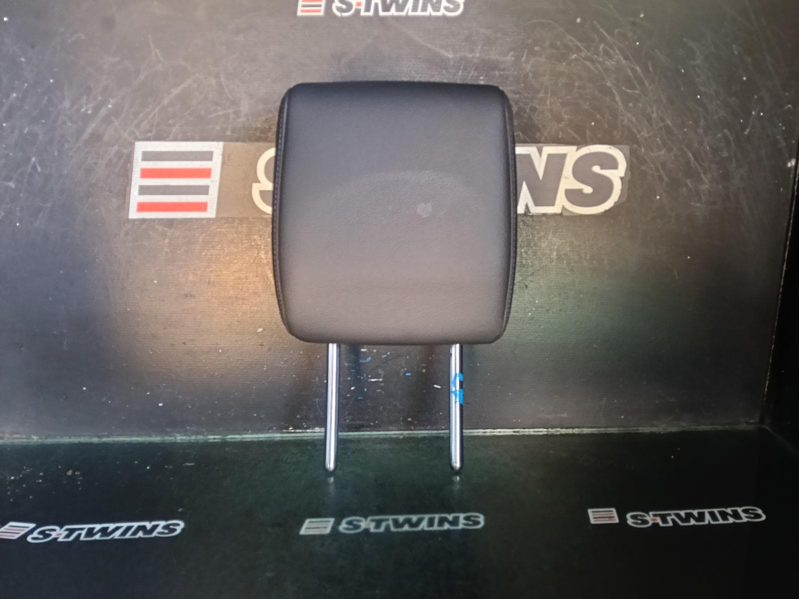 Used auto part listing image: 2021 HONDA CRV HEADREST RW, LH REAR, LEATHER, 05/17-08/23 0000406458