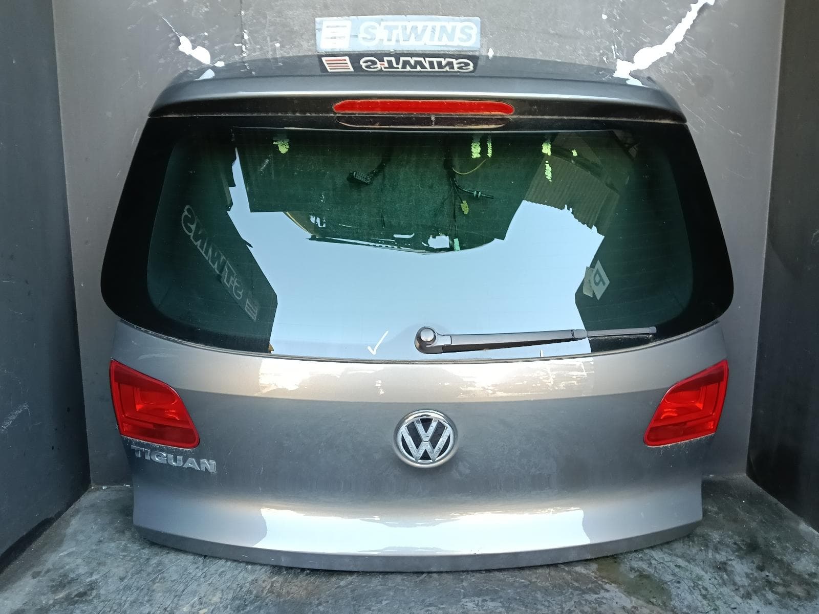 Used auto part listing image: 2014 VOLKSWAGEN TIGUAN BOOTLID TAILGATE TAILGATE, 5N, W/ CAMERA TYPE, 05/08-08/16 0000395459