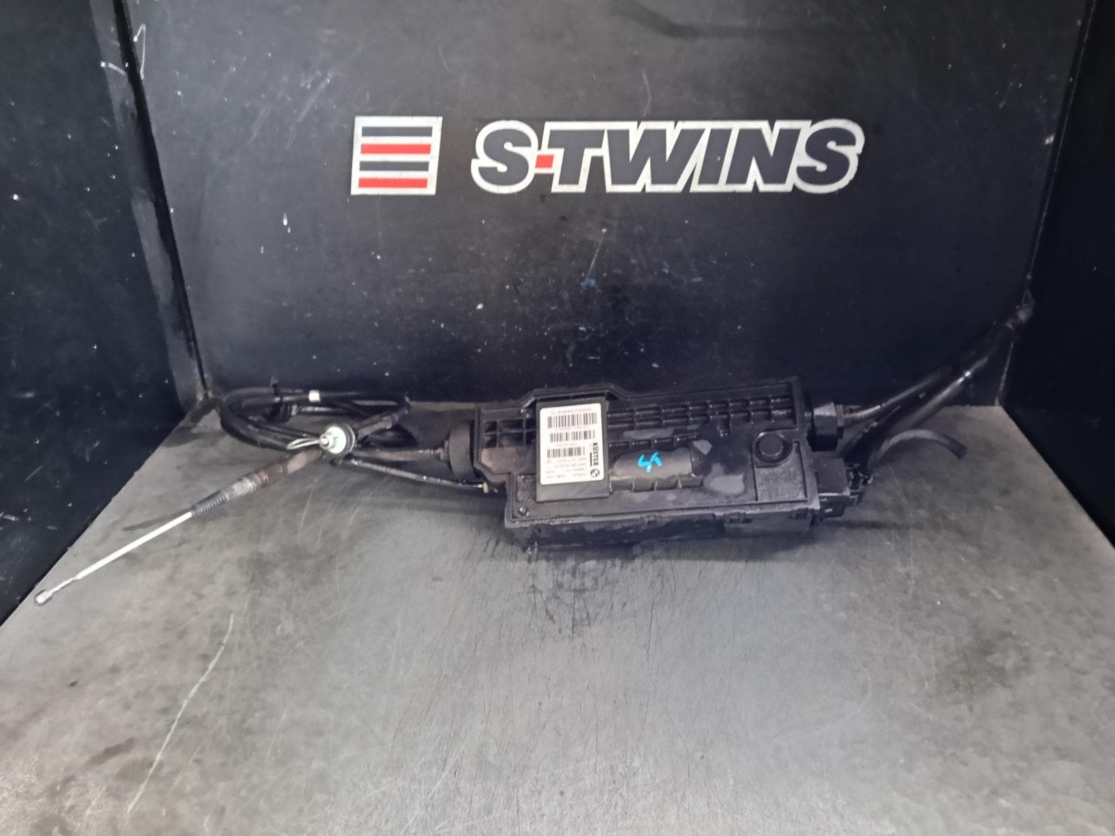 Used auto part listing image: 2017 BMW X5 HANDBRAKE ACTUATOR F15, 07/16-07/18 0000422297