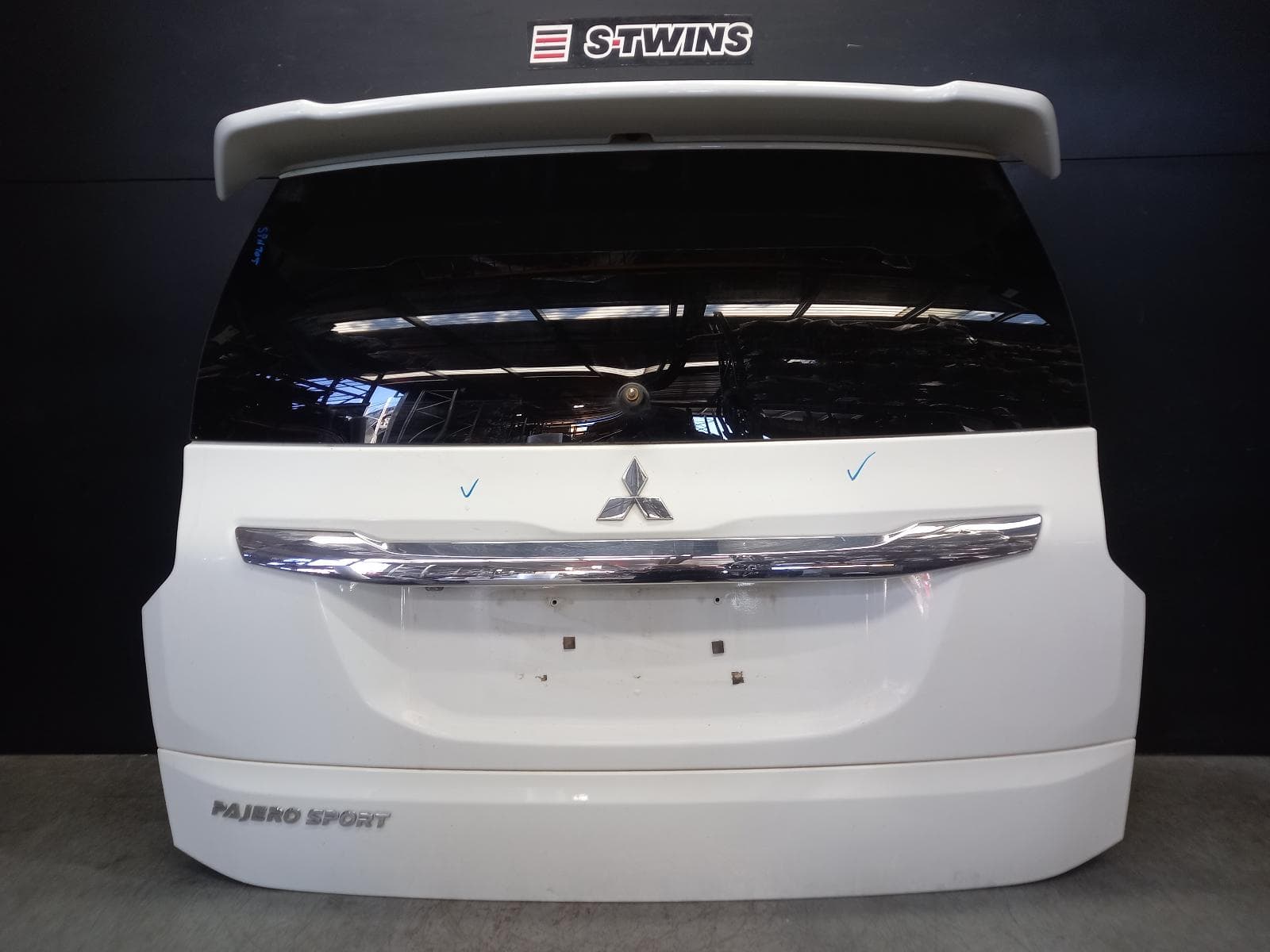 Used auto part listing image: 2019 MITSUBISHI PAJERO BOOTLID TAILGATE TAILGATE, QE, PAJERO SPORT, SPOILERED, NON POWER LIFTGATE TYPE, 10/15-10/19 0000404221