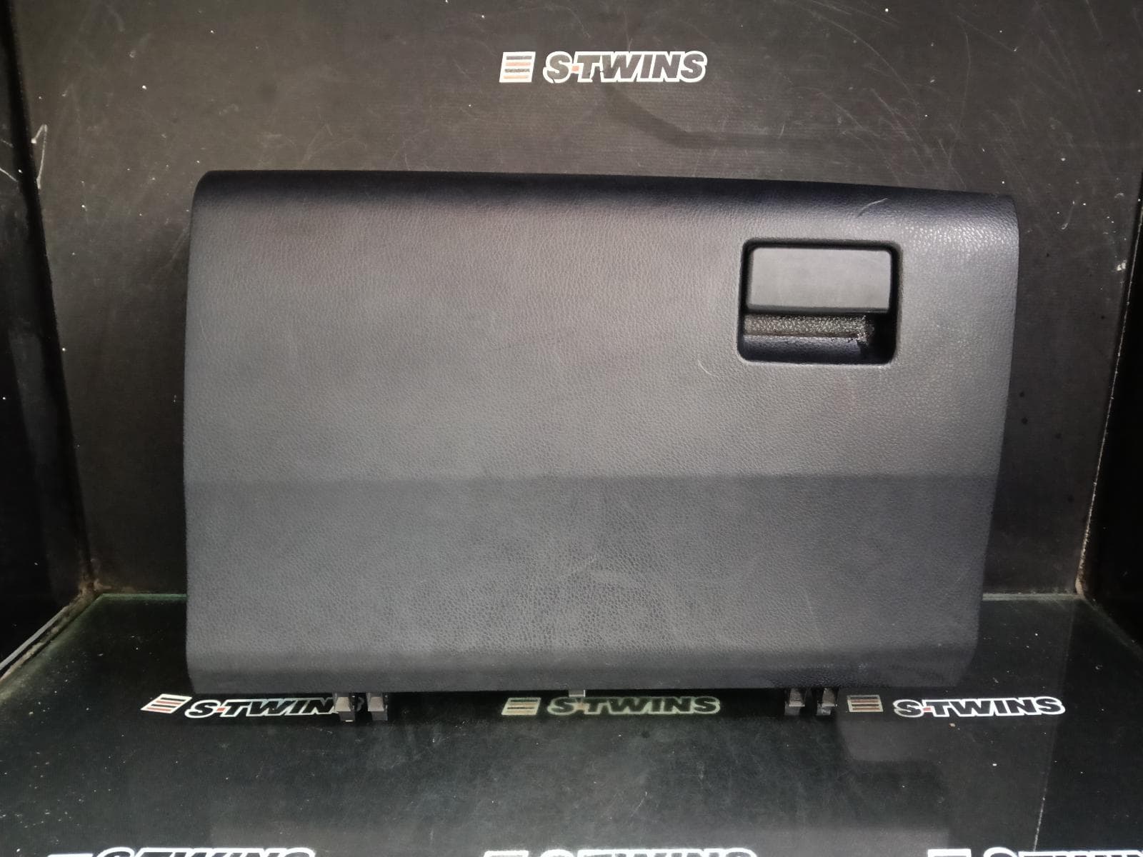Used auto part listing image: 2013 TOYOTA RAV4 GLOVE BOX XA40, 12/12-12/18 0000422379