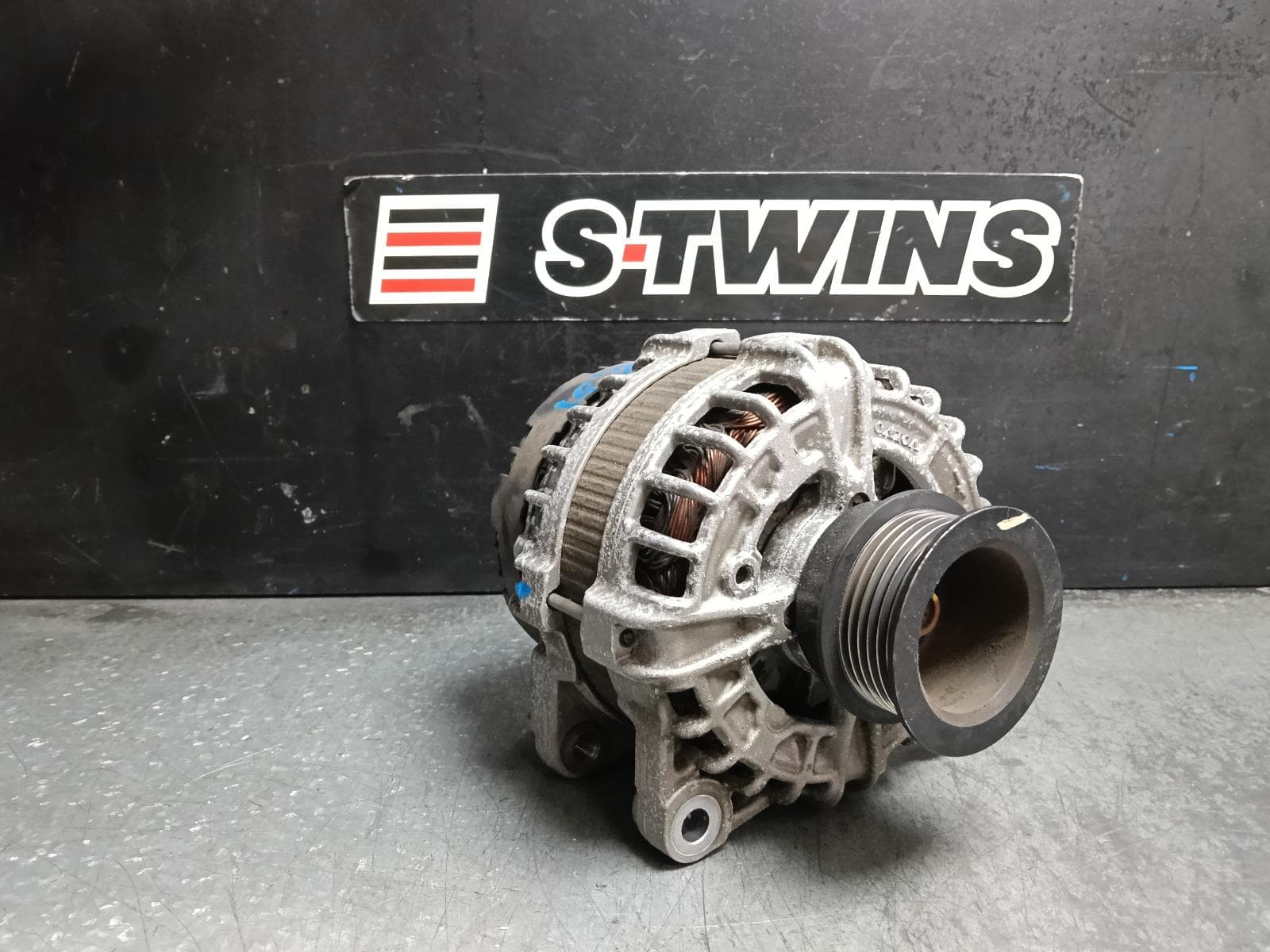 Used auto part listing image: 2018 VOLVO XC90 ALTERNATOR DIESEL, 2.0, TURBO, Mk2, 04/15-07/21 0000422214