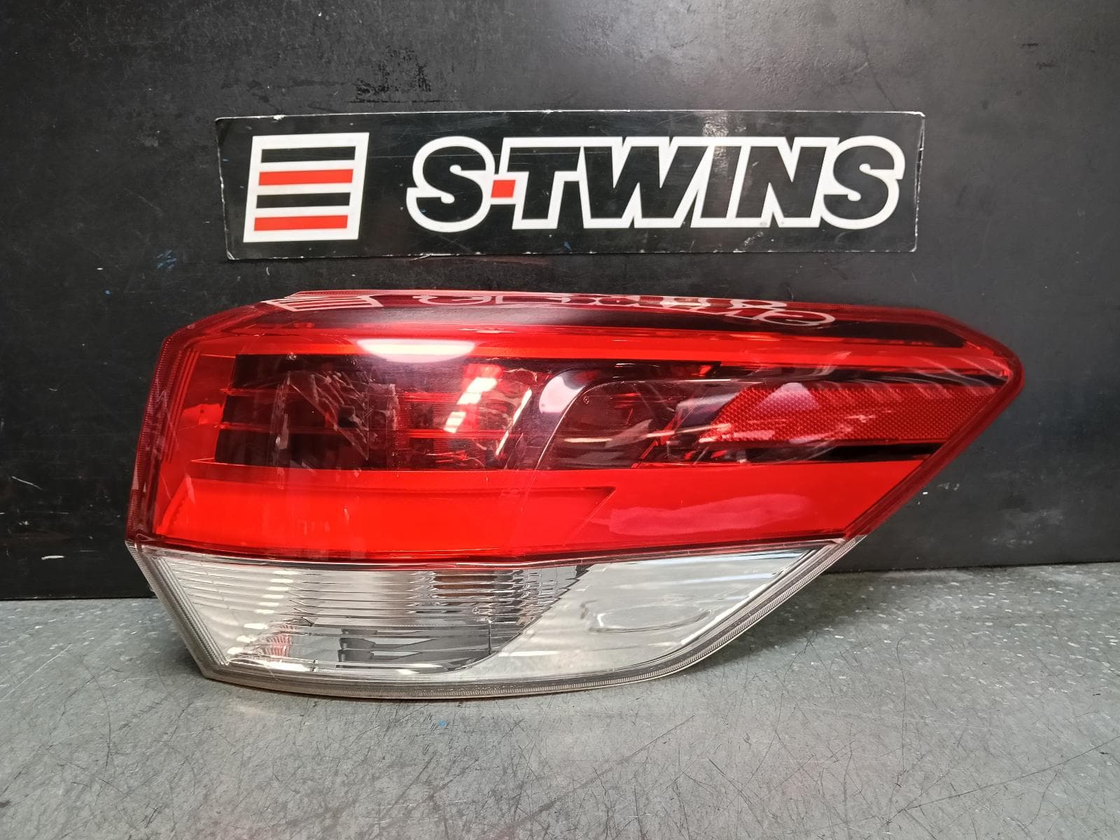 Used auto part listing image: 2019 TOYOTA KLUGER RIGHT TAILLIGHT GSU50/GSU55, 11/16-02/21 0000390106
