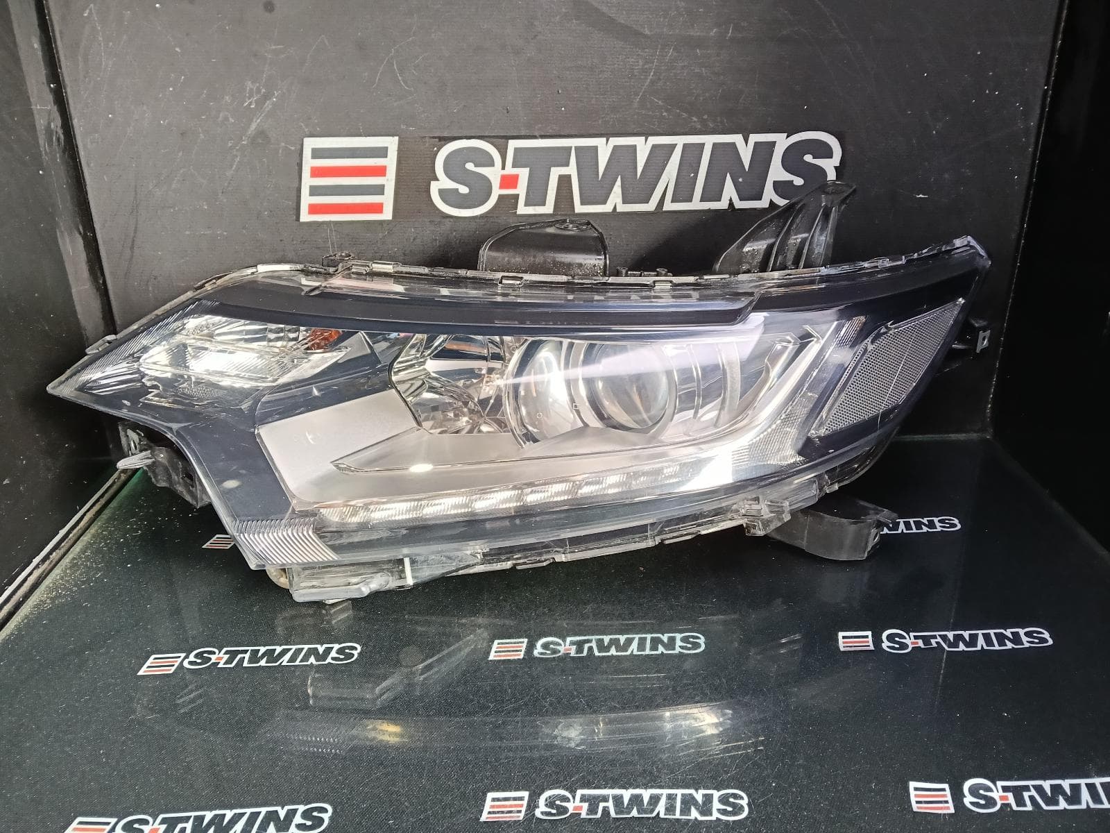 Used auto part listing image: 2016 MITSUBISHI OUTLANDER LEFT HEADLAMP ZK-ZL, HALOGEN TYPE, 01/15-07/21 0000383150