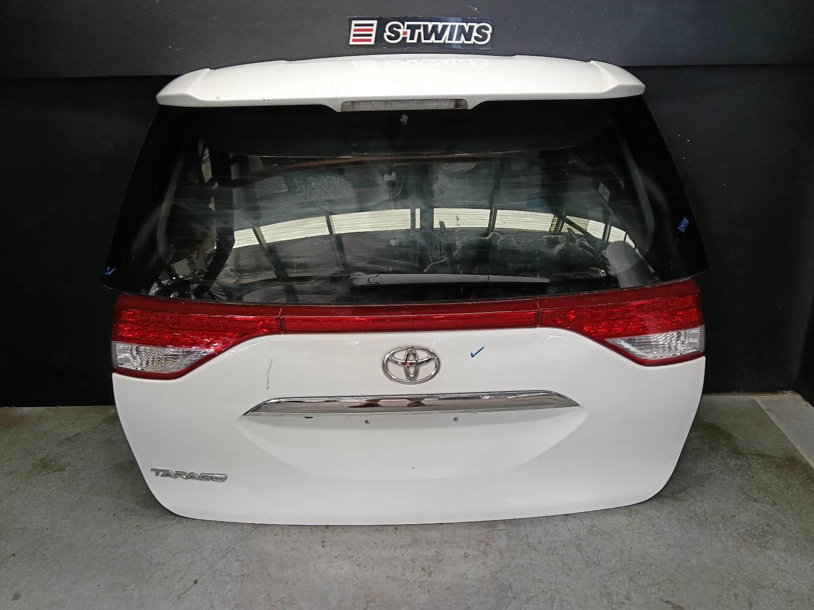 Used auto part listing image: 2017 TOYOTA TARAGO BOOTLID TAILGATE TAILGATE, ACR50R/GSR50R, 01/06-06/20 0000422339
