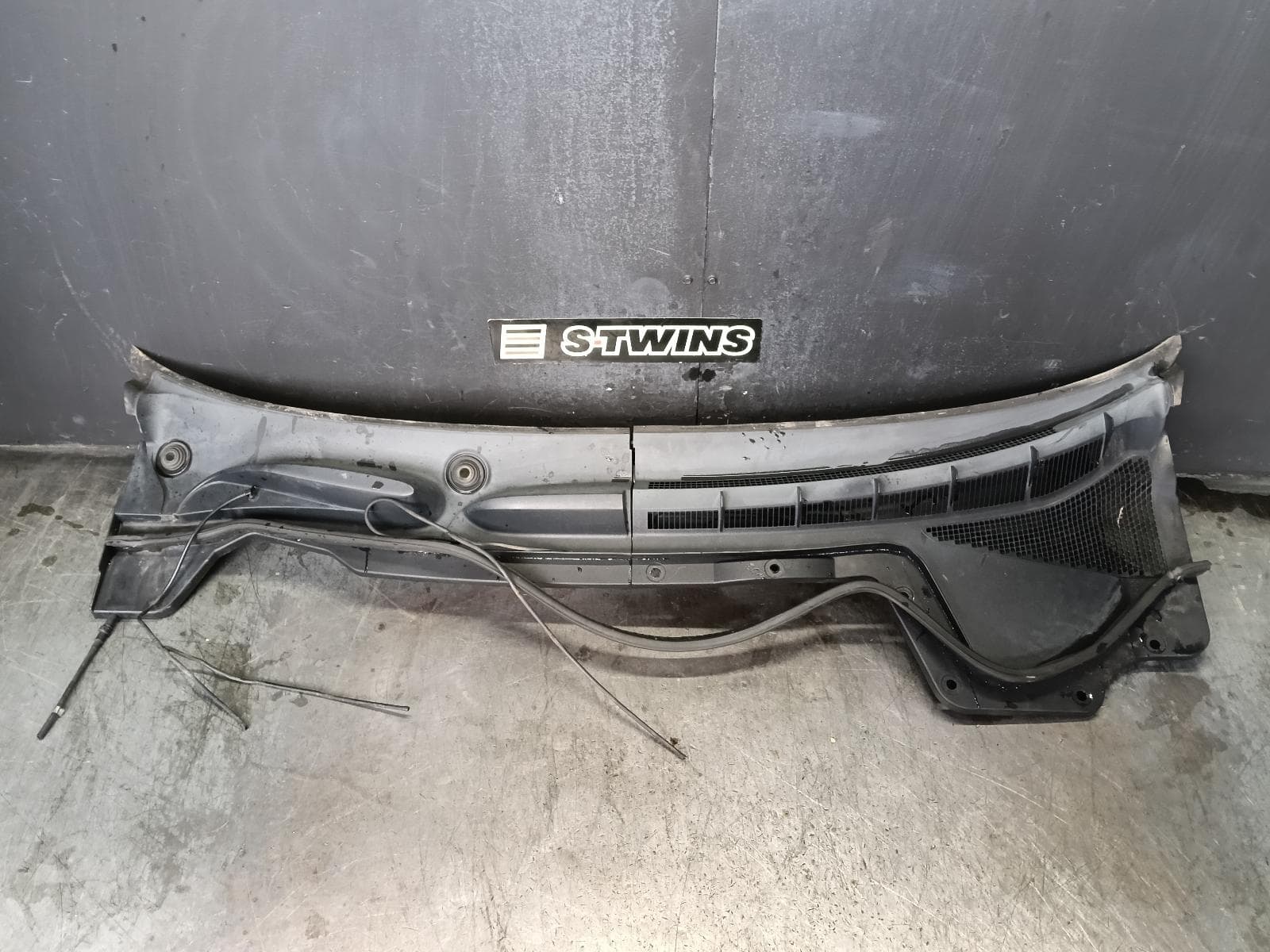 Used auto part listing image: 2011 HOLDEN COMMODORE PLENUM CHAMBER VE, 08/06-05/13 0000422321