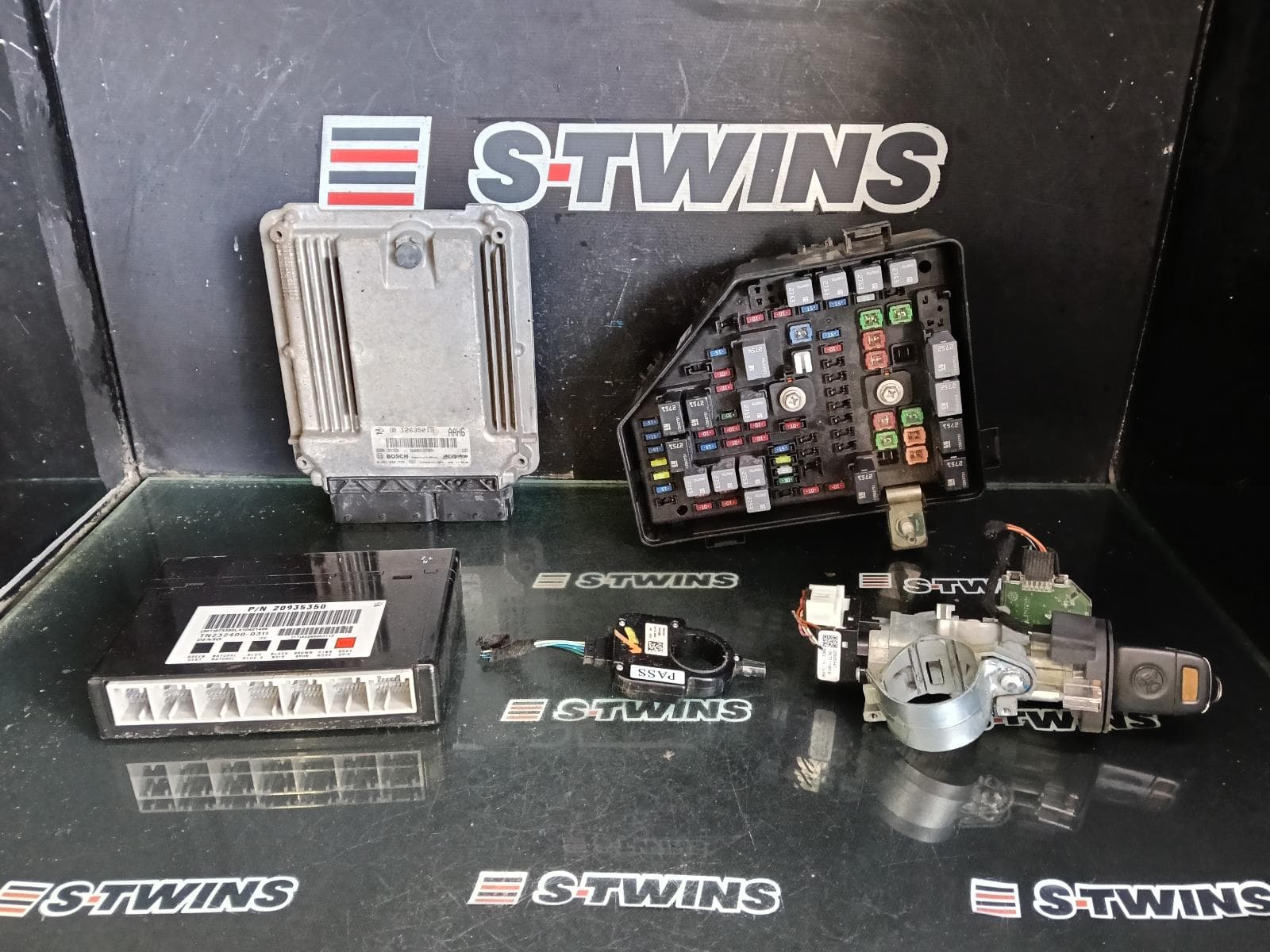 Used auto part listing image: 2011 HOLDEN COMMODORE ENGINE ECU, 3.6 V6, SEC SET (ECU/IMM/READER/KEY), VE, 09/10-05/13 0000422241