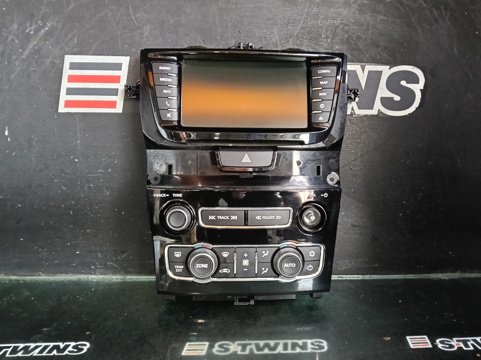 Used auto part listing image: 2011 HOLDEN COMMODORE DISPLAY/CONTROL PANEL ONLY, SINGLE DISC CD PLAYER, W/ SAT NAV, VE, HSV/CALAIS/SSV/SV6, 09/09-05/13 0000422362