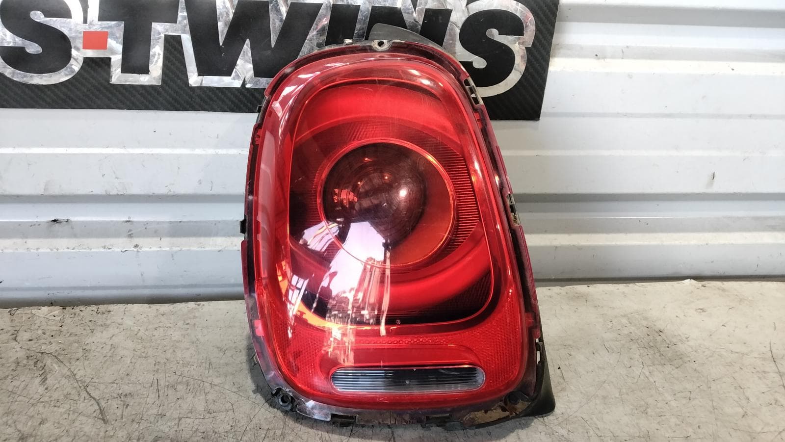 Used auto part listing image: 2016 MINI COOPER LEFT TAILLIGHT F55/F56/F57, IN BODY, LED, NON ADAPTIVE TYPE, 04/14-01/24 0000421714
