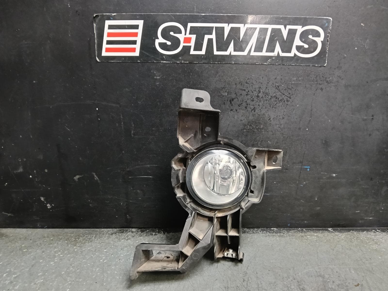 Used auto part listing image: 2017 TOYOTA TARAGO BUMPER FOGLAMP, ACR50R/GSR50R, 01/06-06/20 0000422480