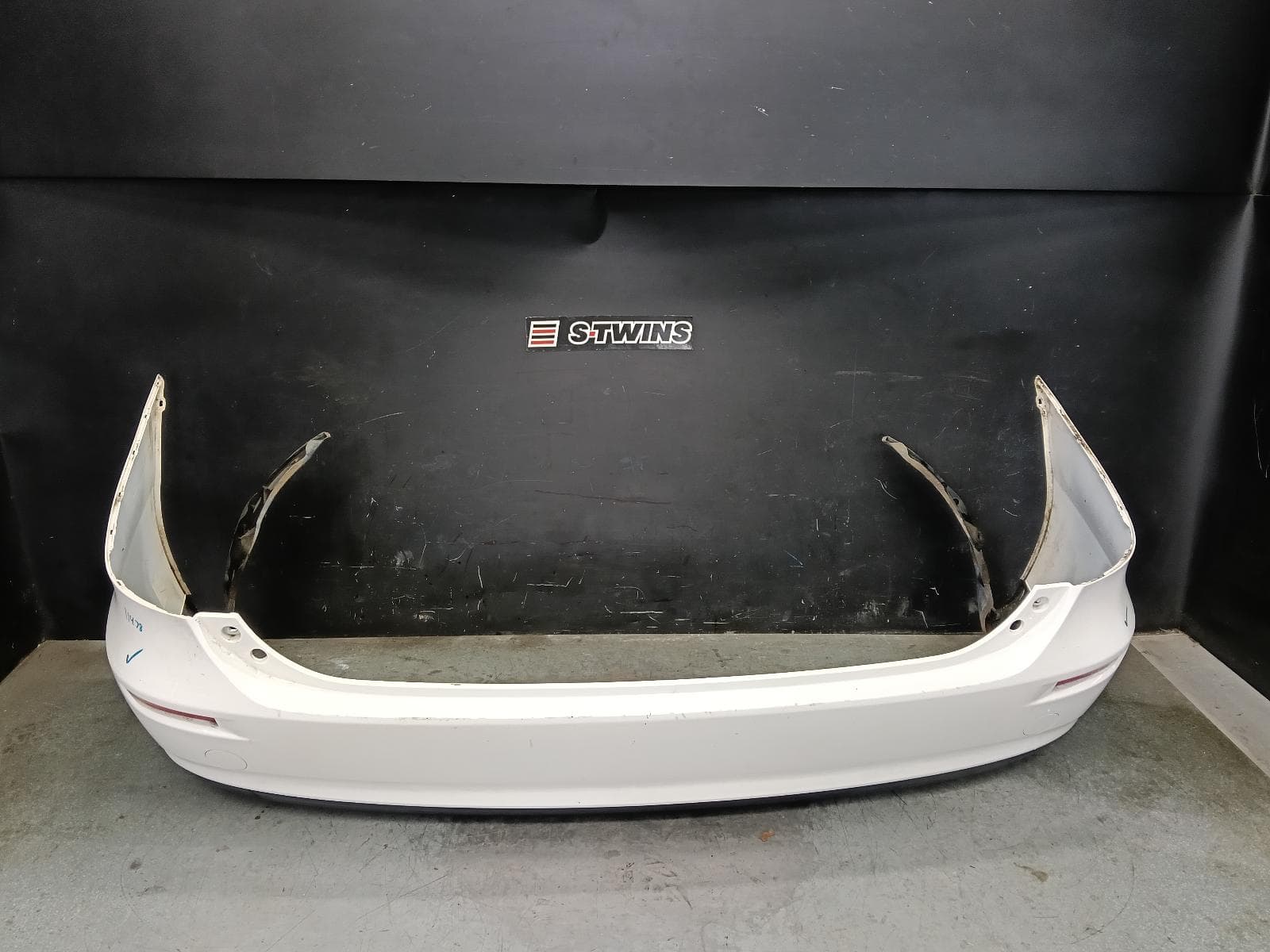 Used auto part listing image: 2017 TOYOTA TARAGO REAR BUMPER ACR50R/GSR50R, NON PARK SENSOR TYPE, 03/06-06/20 0000422483