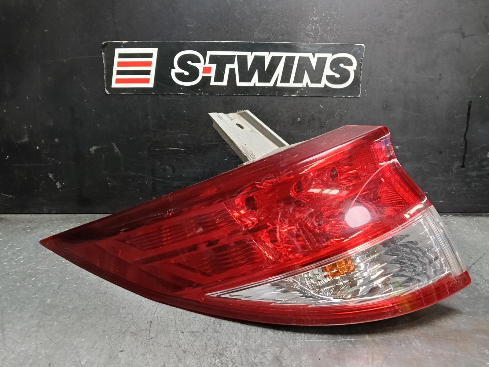 Used auto part listing image: 2017 TOYOTA TARAGO LEFT TAILLIGHT ACR50R/GSR50R, IN BODY, 12/08-06/20 0000422485