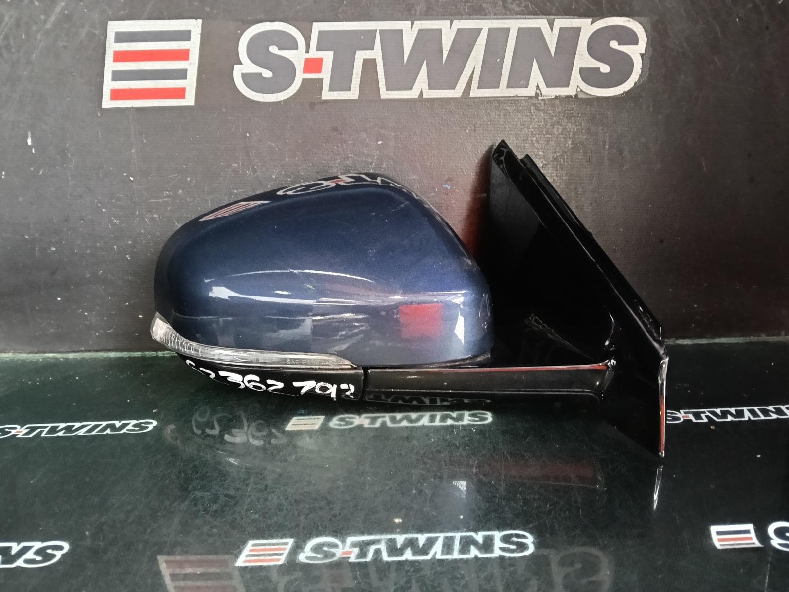 Used auto part listing image: 2013 VOLVO S40 RIGHT DOOR MIRROR M SERIES, COLOUR CODED COVER, GLOSS BASE TYPE, 02/13- 0000422684