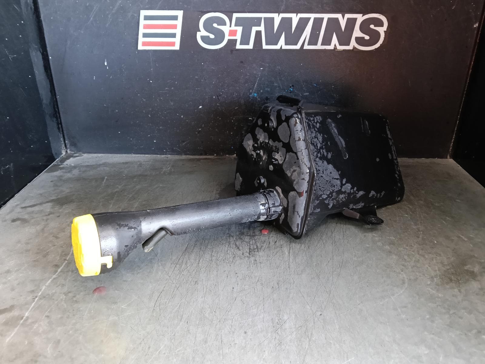 Used auto part listing image: 2011 HOLDEN COMMODORE OVERFLOW BOTTLE VE-VF, 08/06-12/17 0000422416