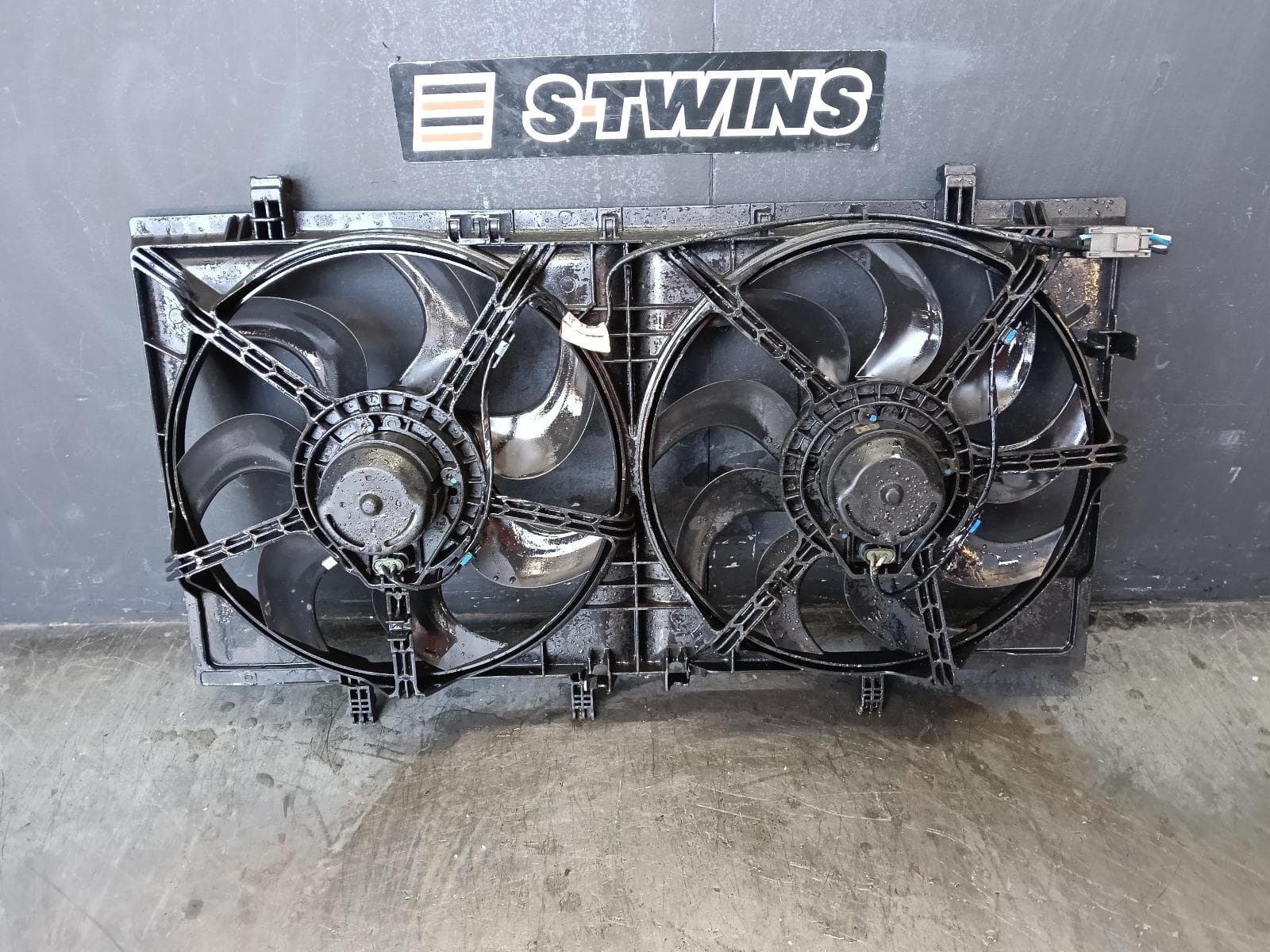 Used auto part listing image: 2011 HOLDEN COMMODORE FAN DUAL FAN ASSY, 3.6, VE, 09/10-05/13 0000422419